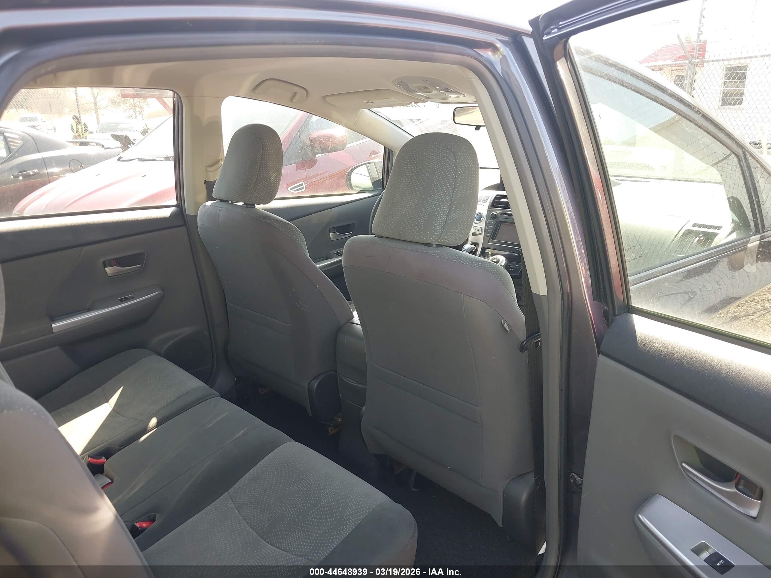 TOYOTA PRIUS image 8
