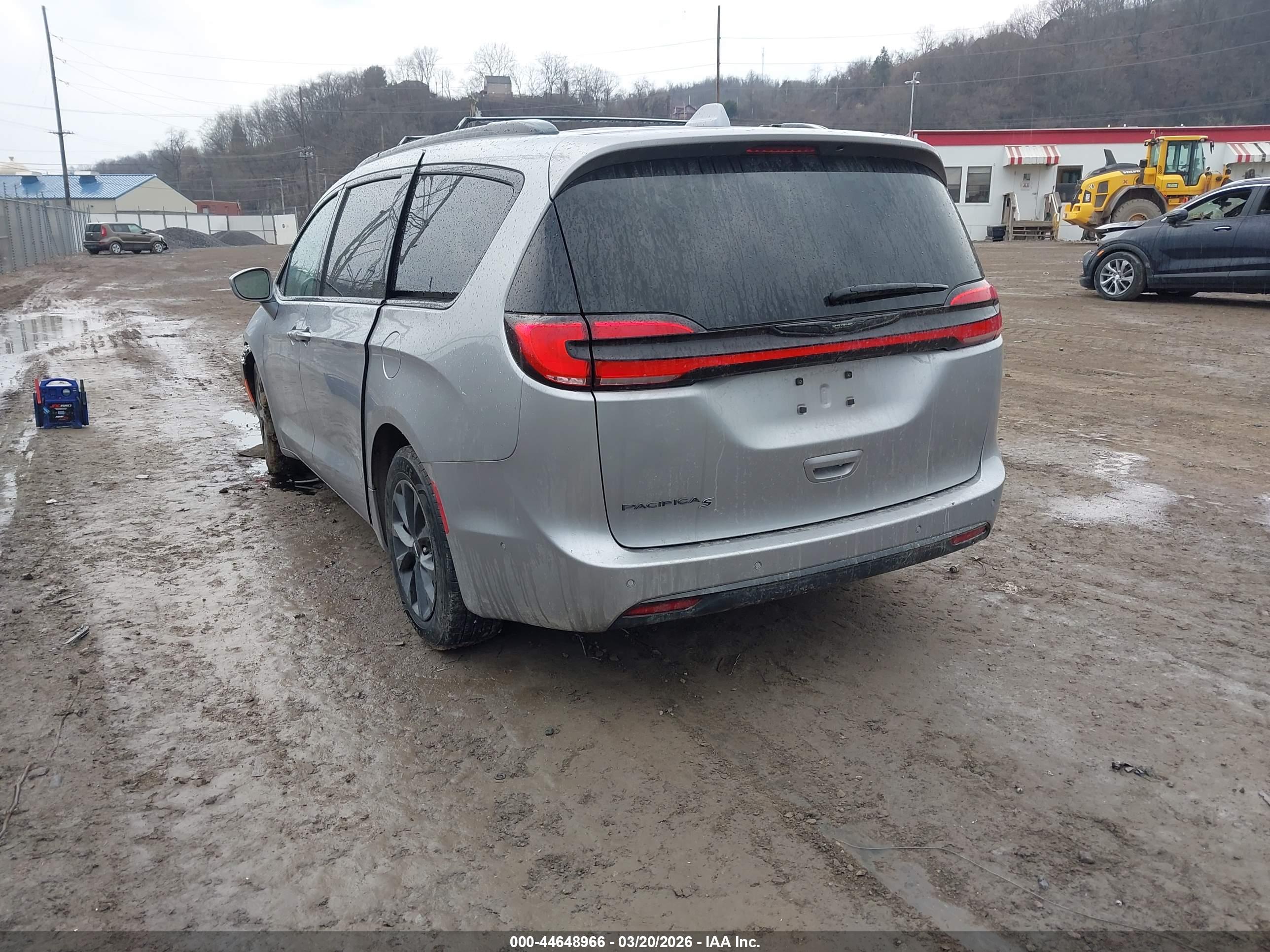 CHRYSLER PACIFICA image 3