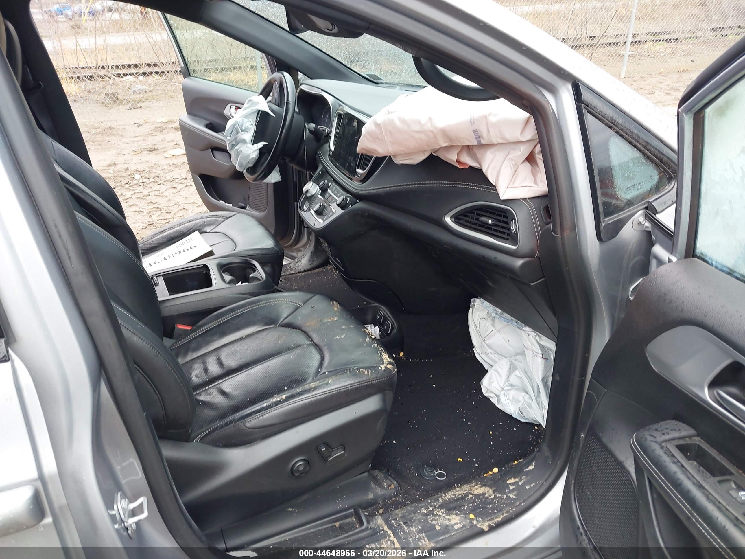 CHRYSLER PACIFICA image 5