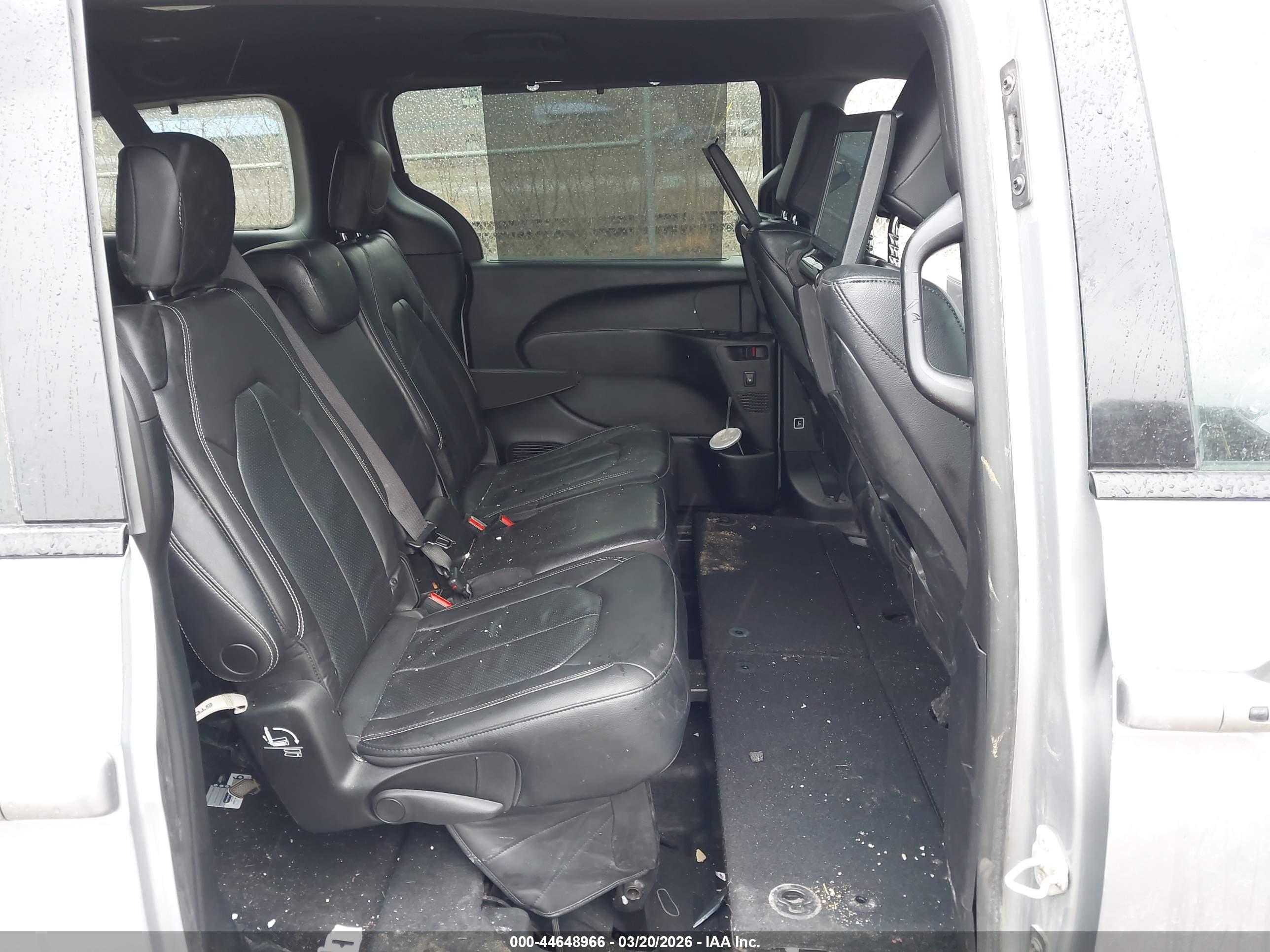 CHRYSLER PACIFICA image 8