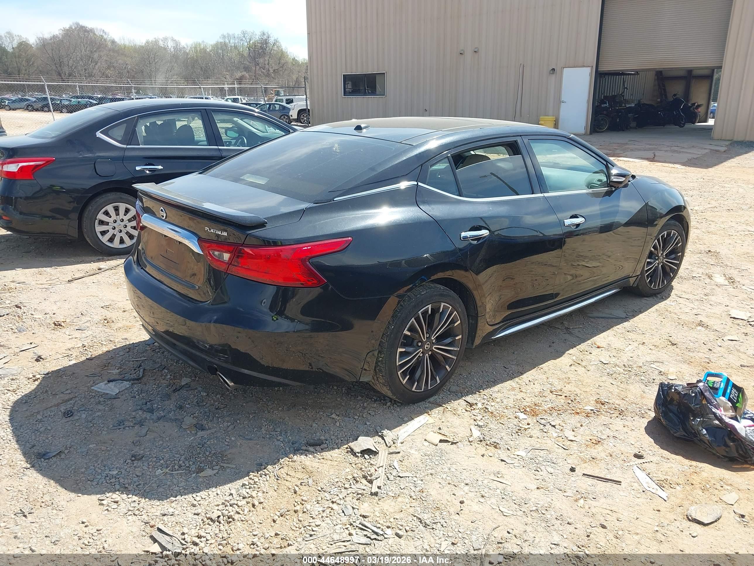 NISSAN MAXIMA image 4