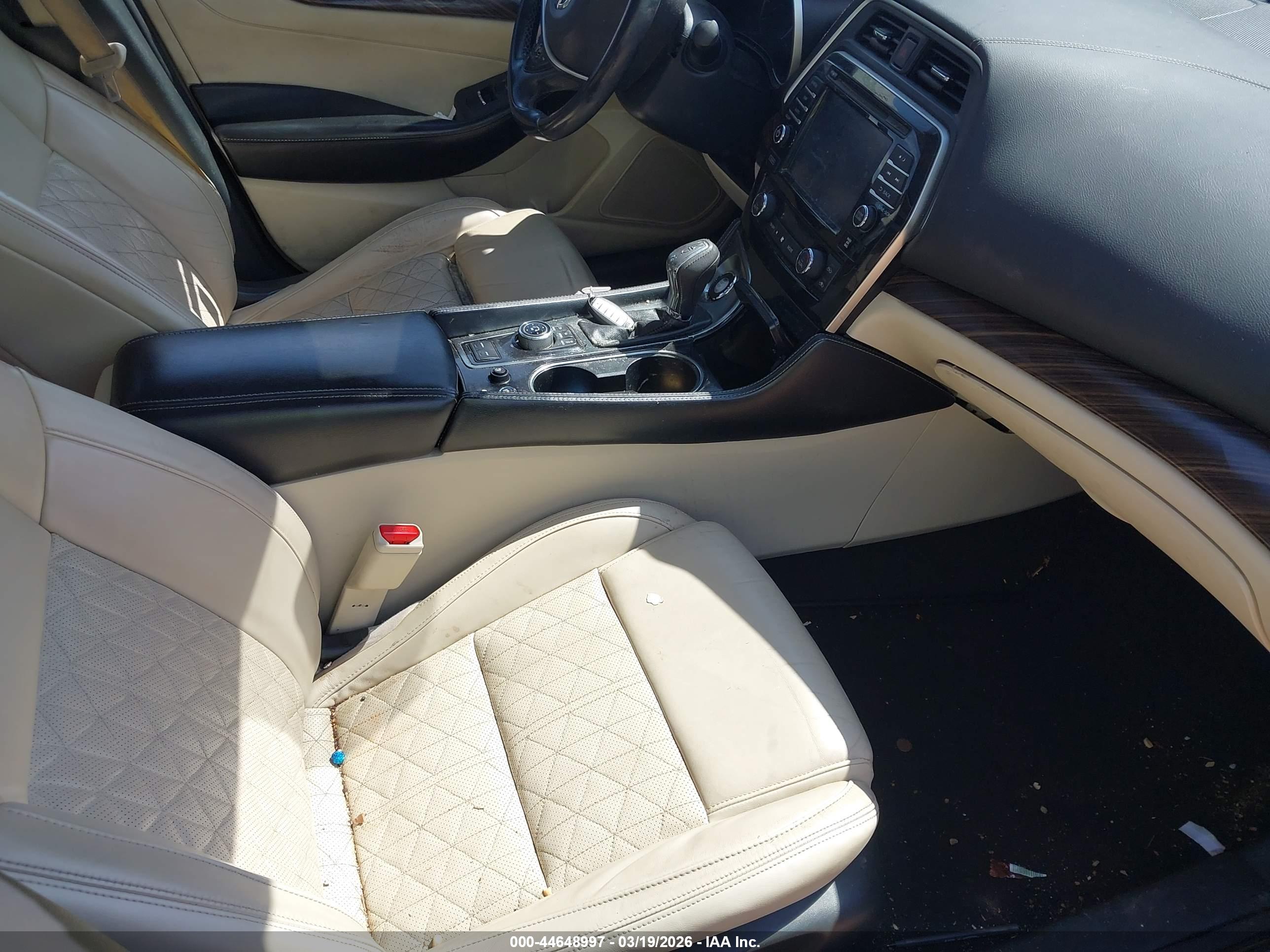 NISSAN MAXIMA image 5