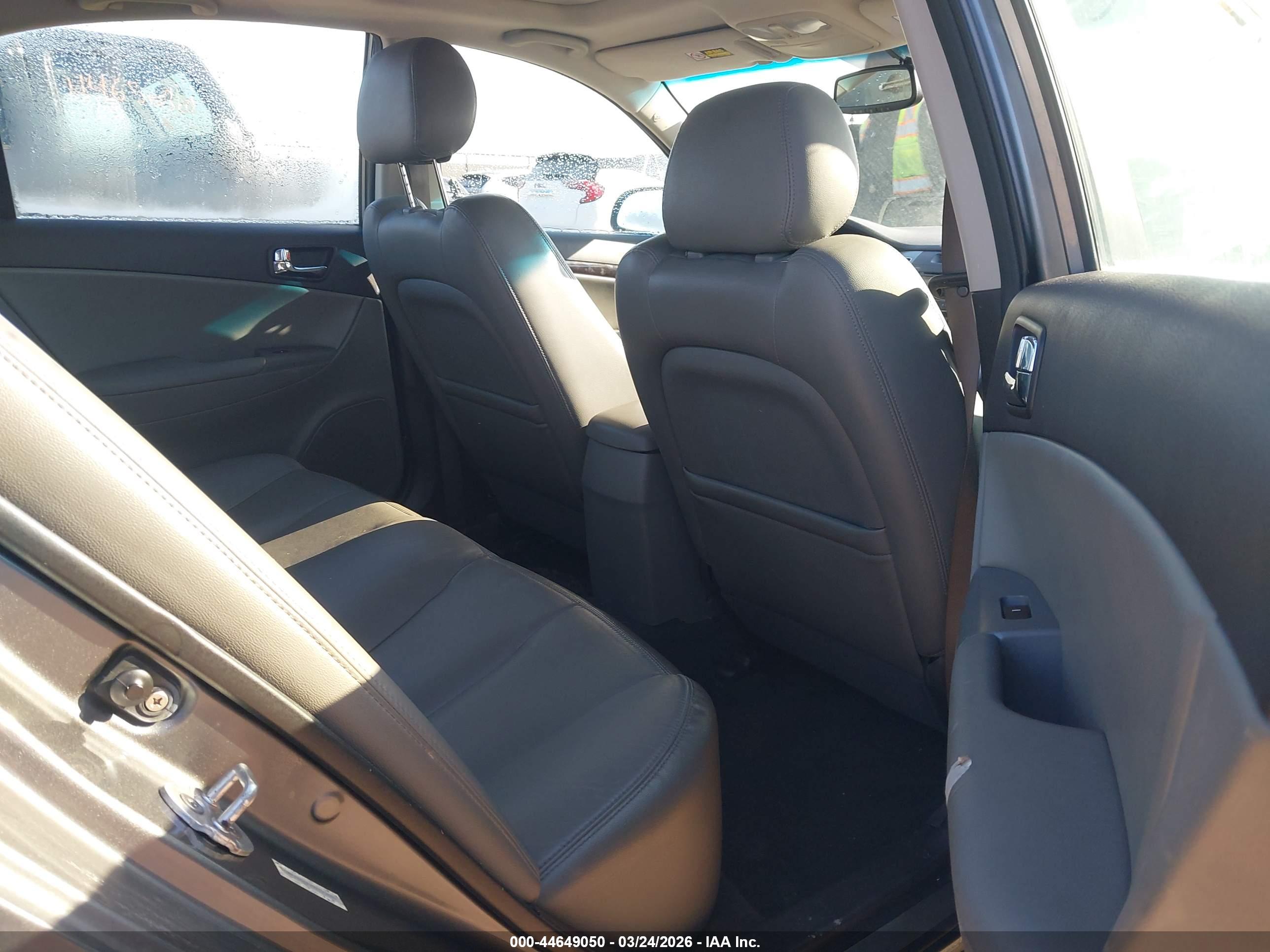 HYUNDAI SONATA image 8