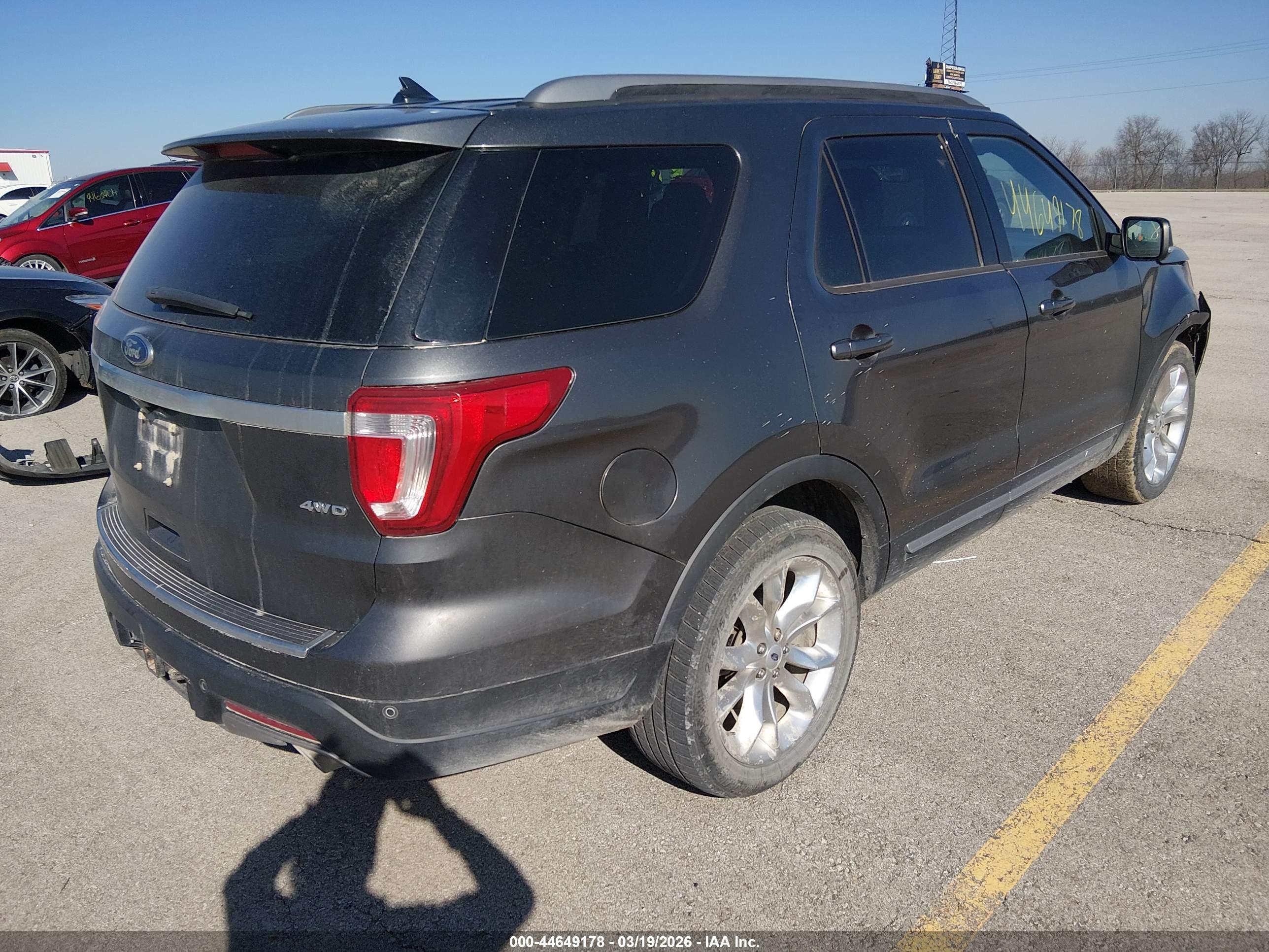 FORD EXPLORER image 4