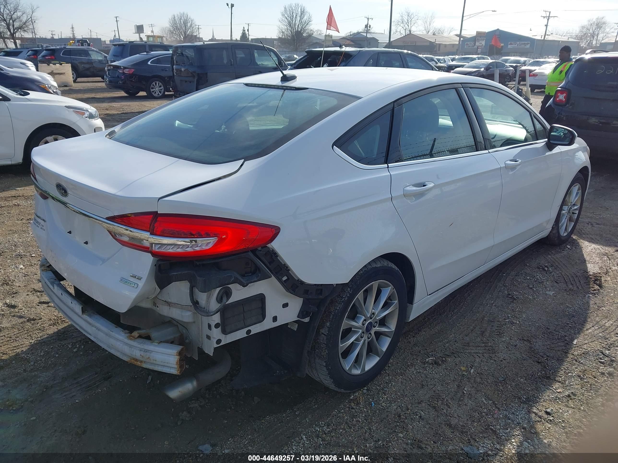 FORD FUSION image 4
