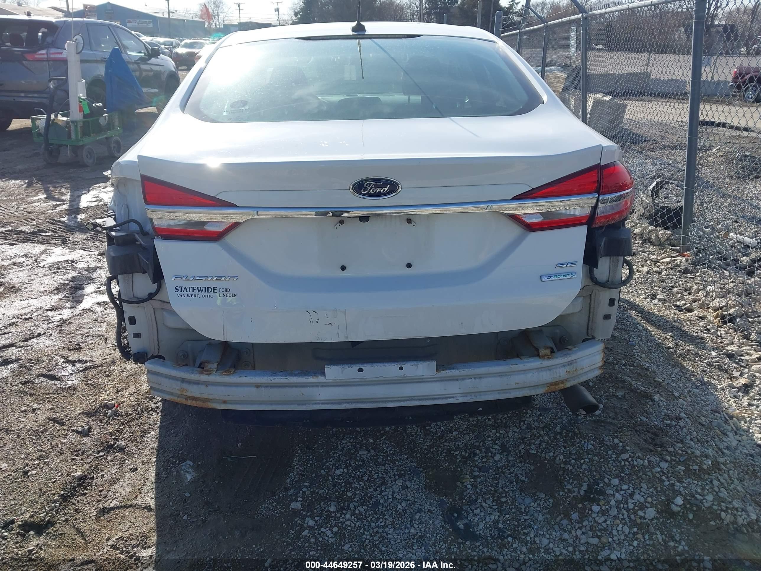 FORD FUSION image 6
