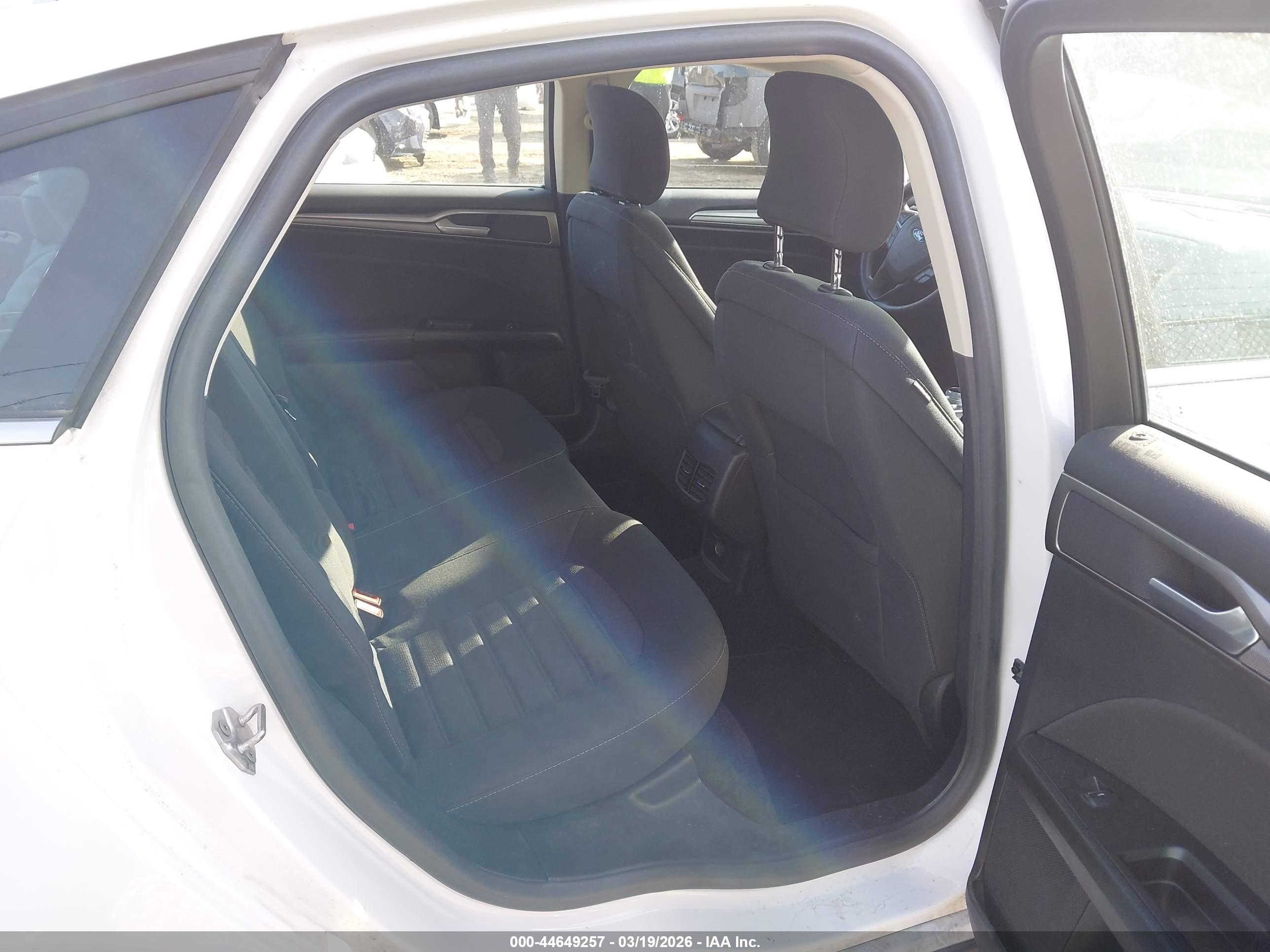 FORD FUSION image 8