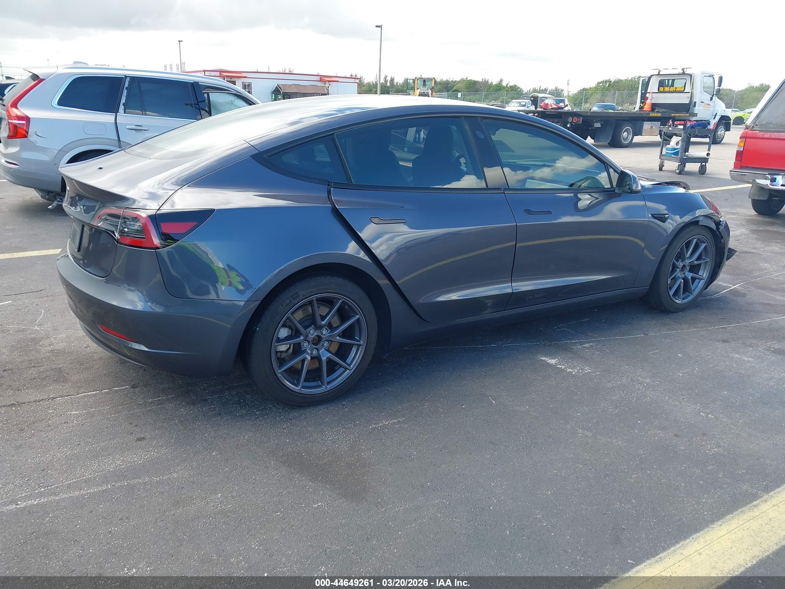 TESLA MODEL image 4