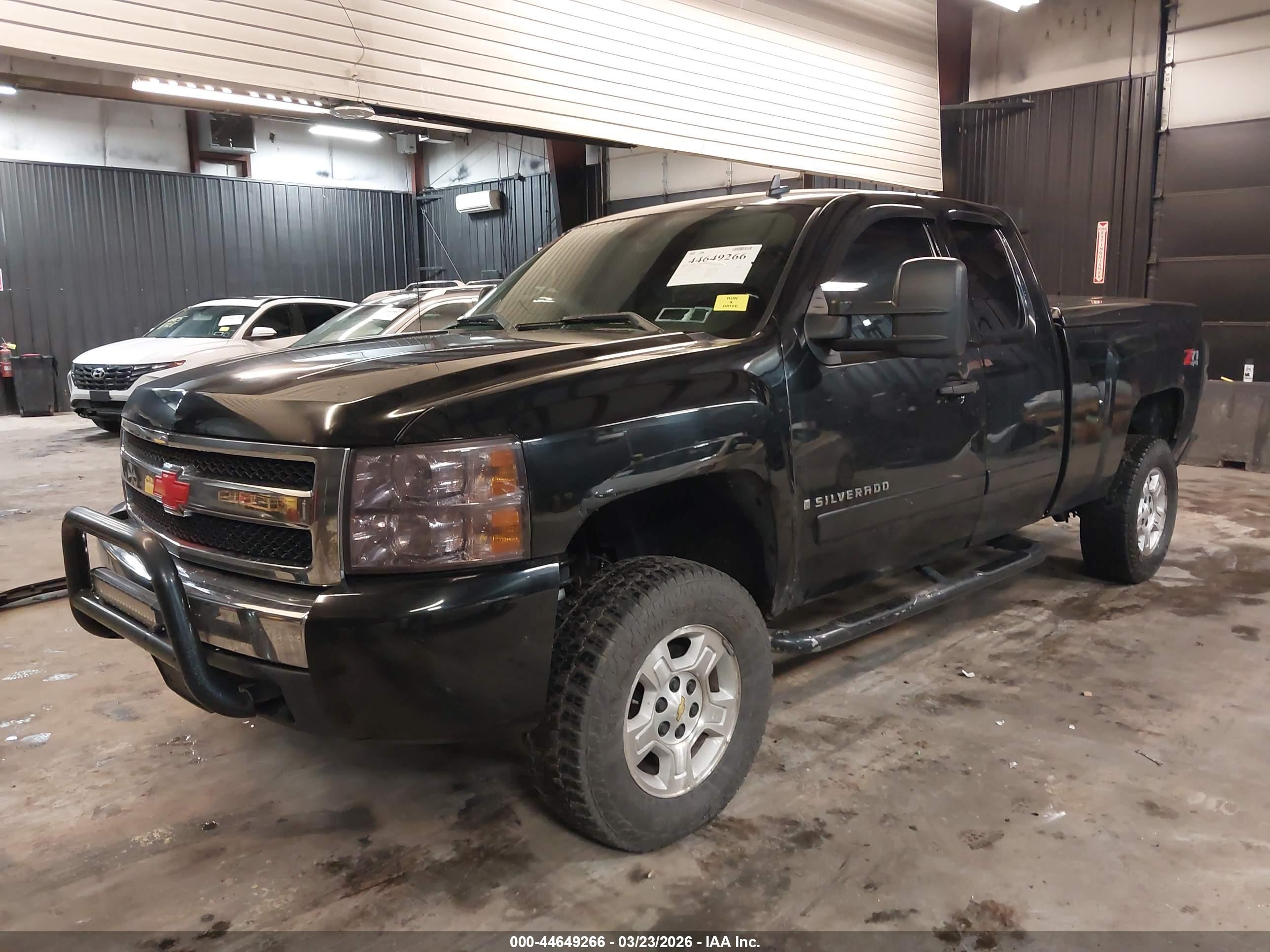 CHEVROLET SILVERADO image 2