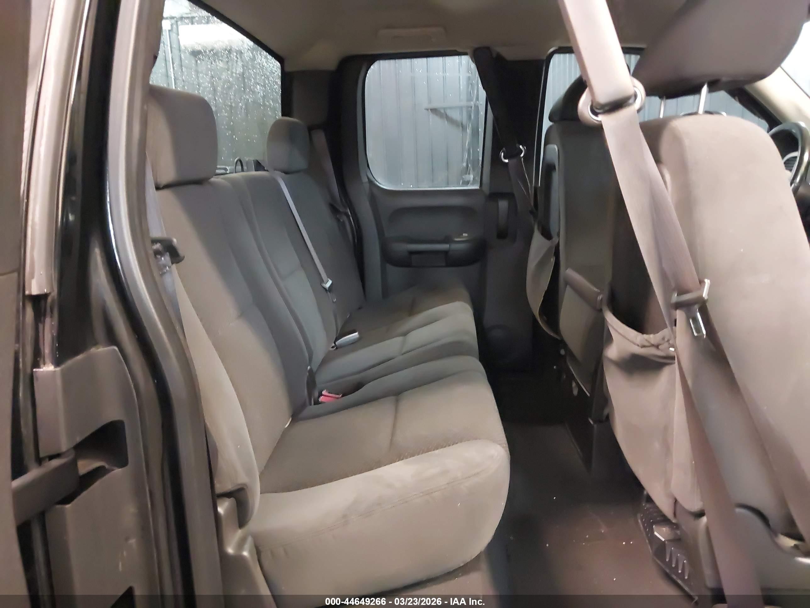 CHEVROLET SILVERADO image 8