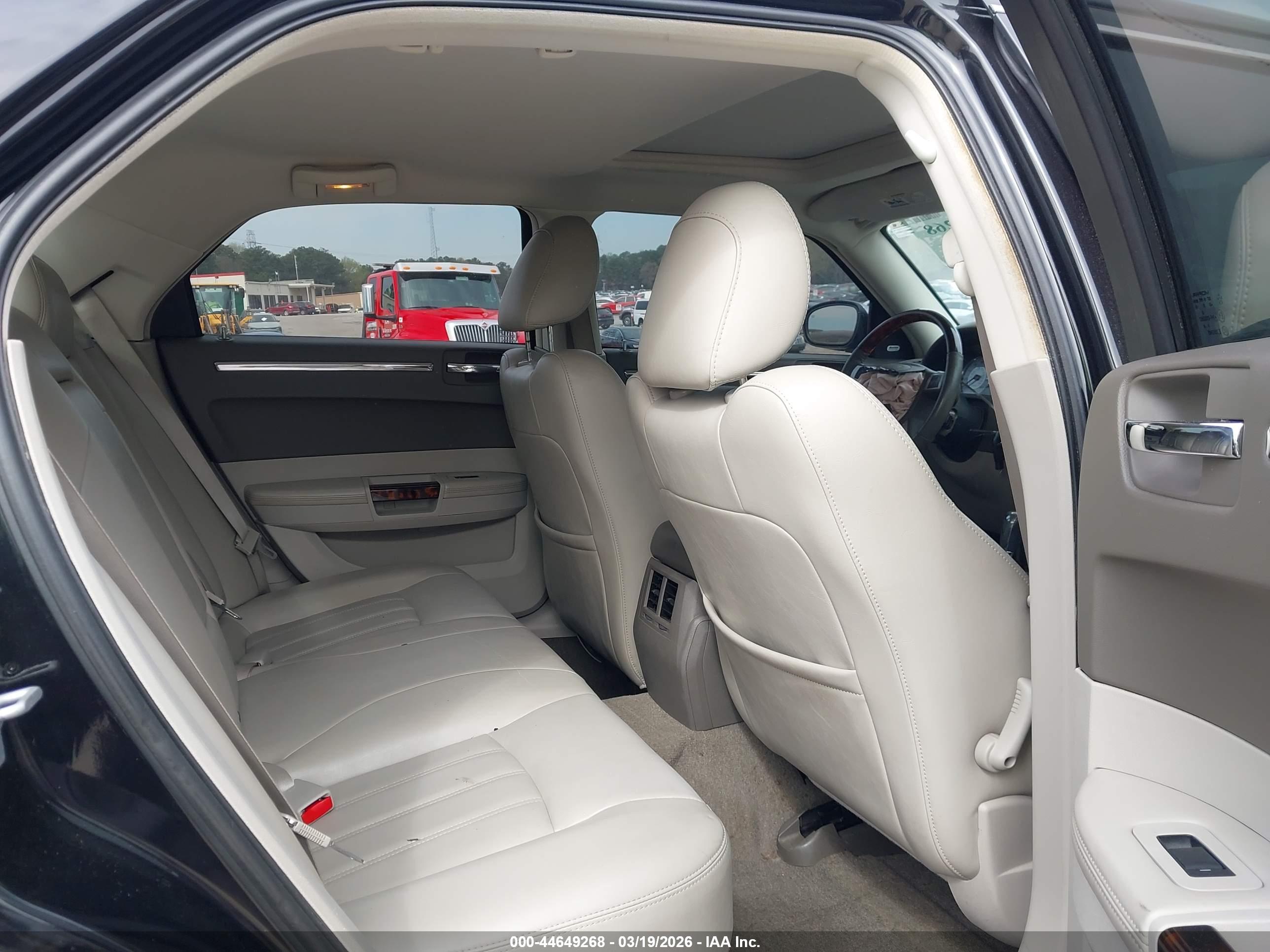 CHRYSLER 300C image 8