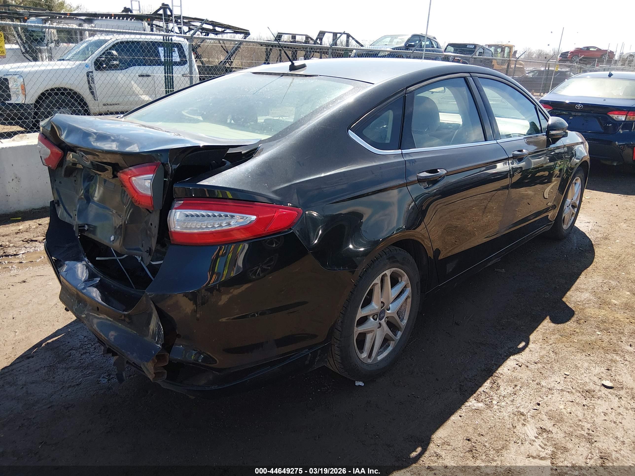FORD FUSION image 4