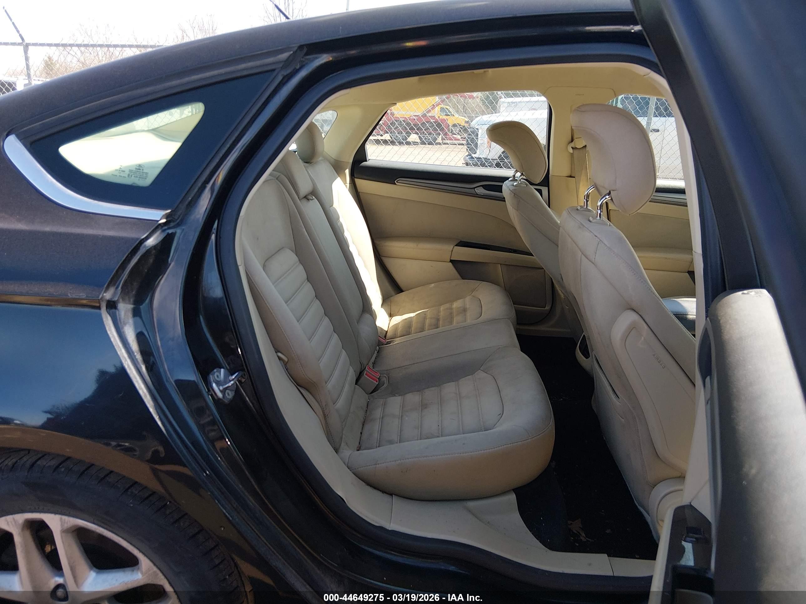 FORD FUSION image 8