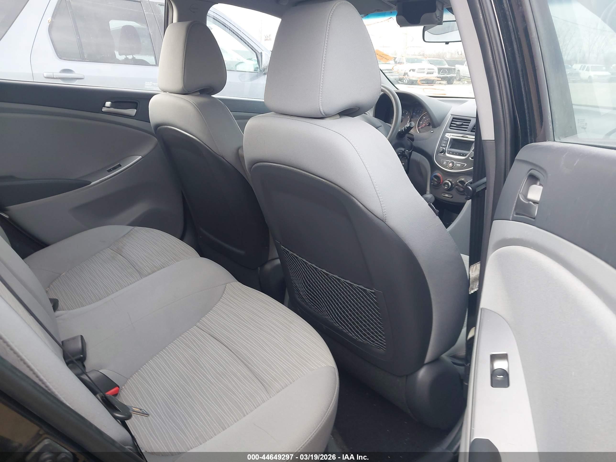 HYUNDAI ACCENT image 8