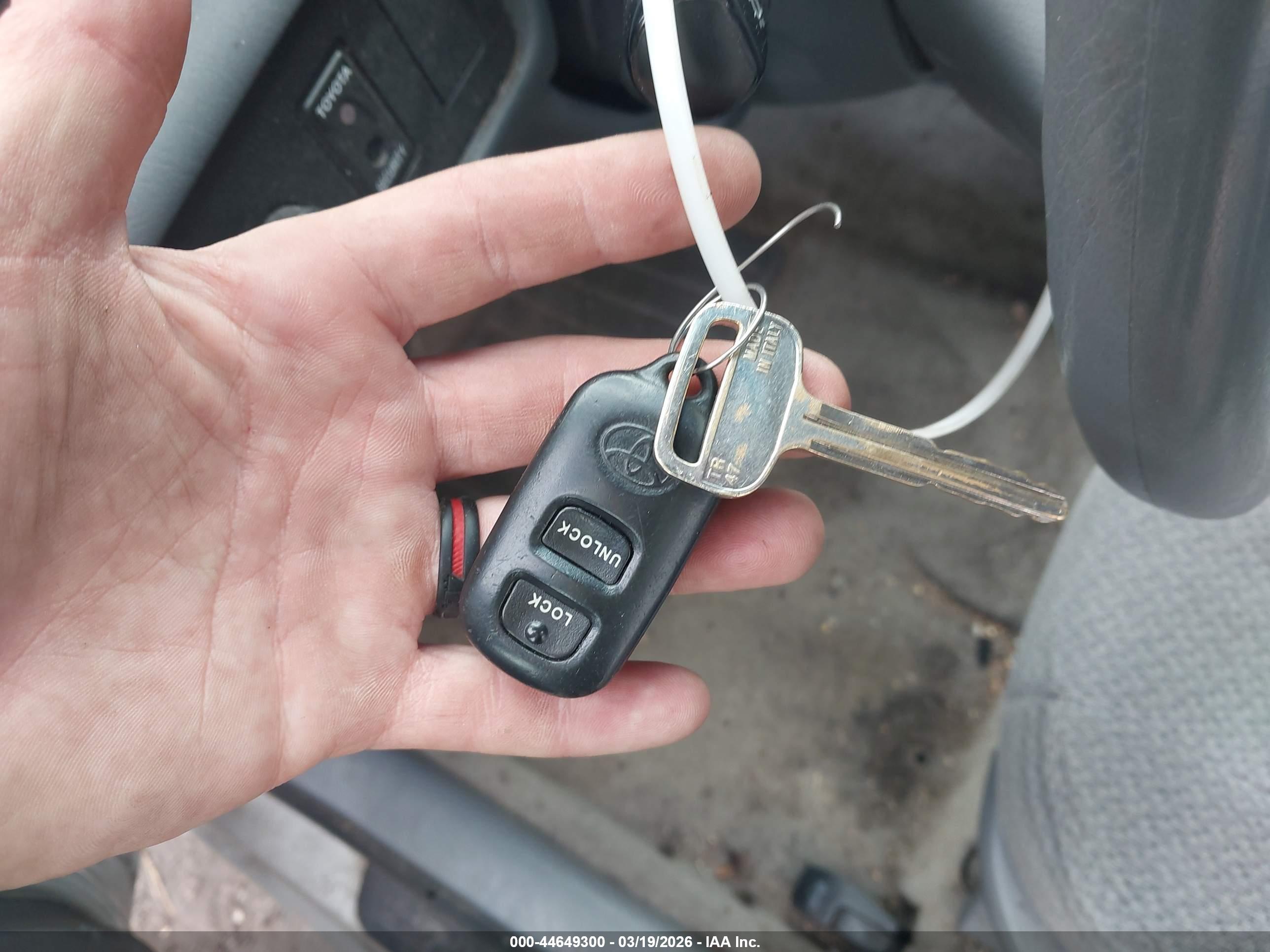 TOYOTA CAMRY image 11