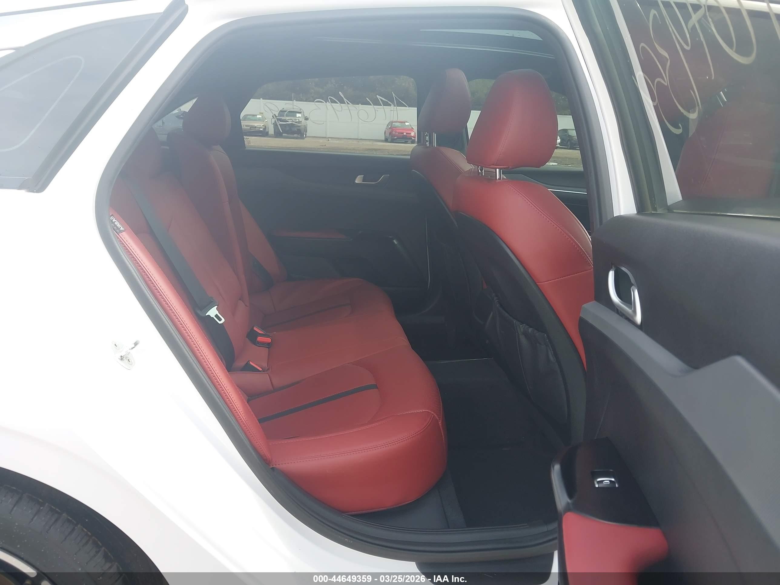 KIA K5 image 8