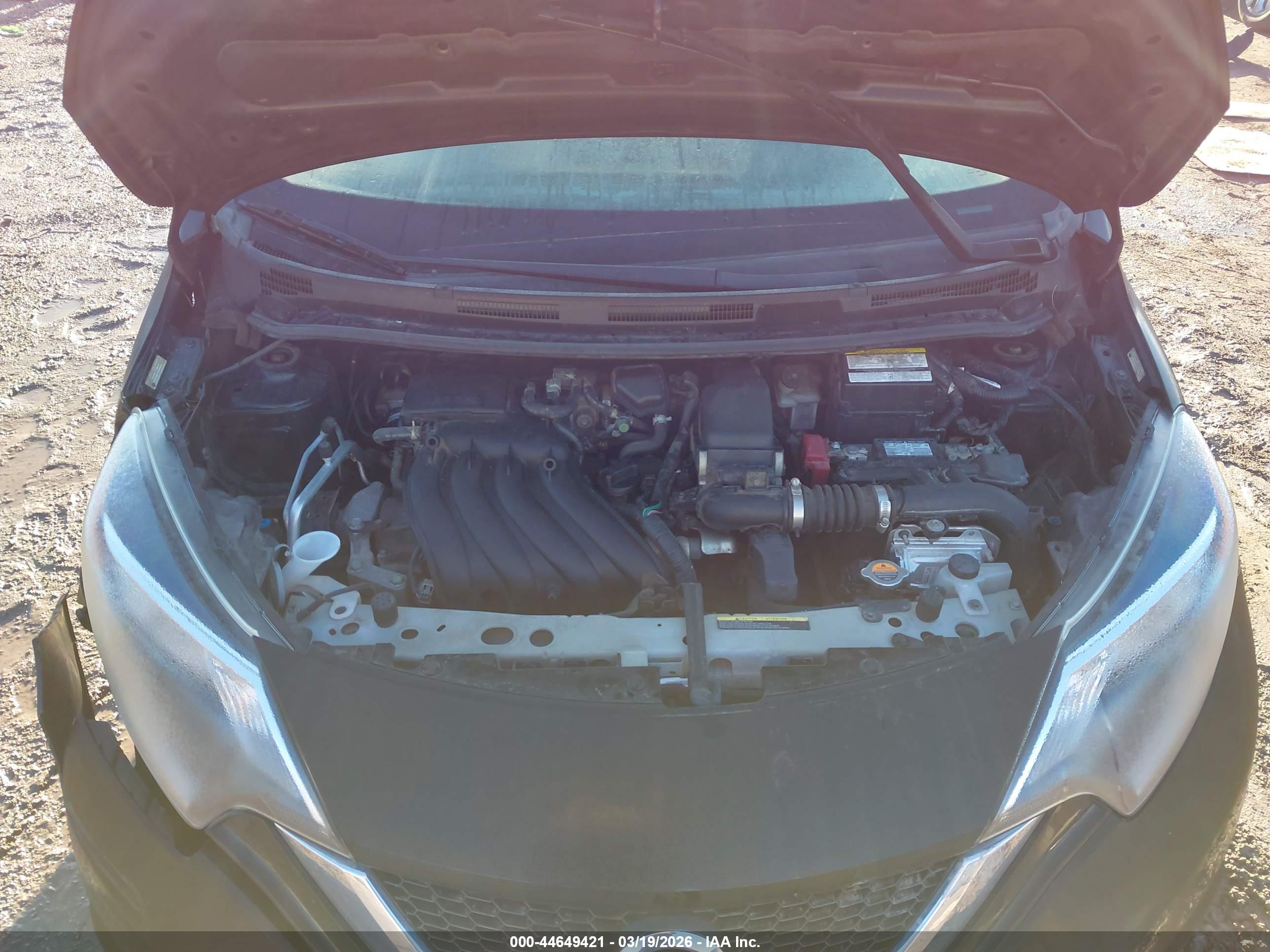 NISSAN VERSA image 10