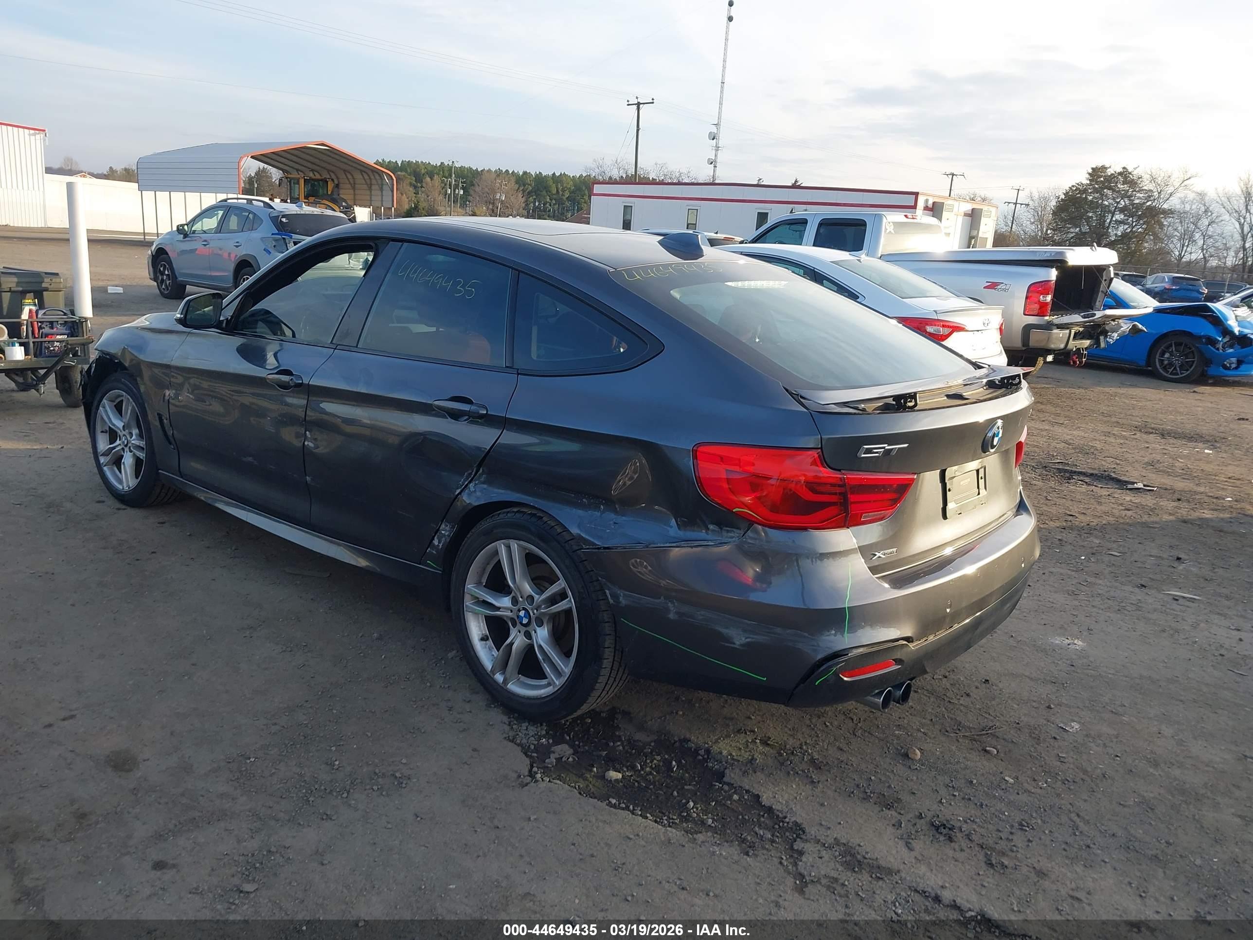 BMW 330I image 3