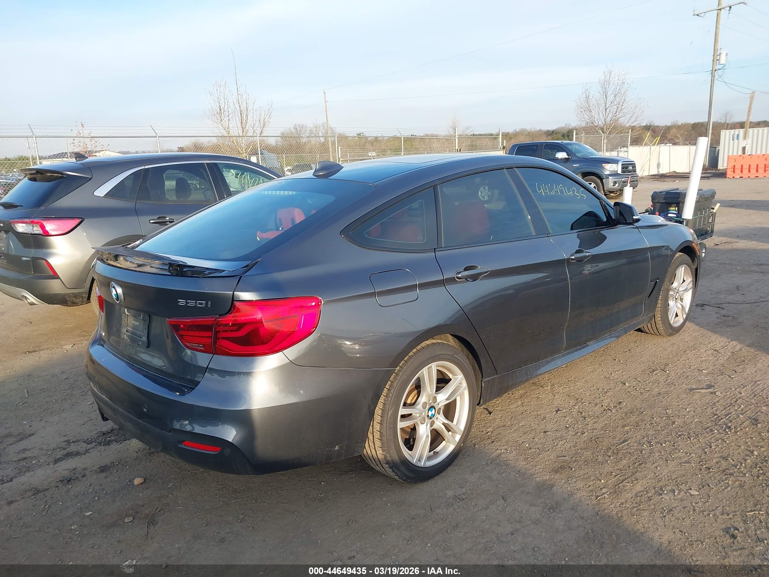 BMW 330I image 4