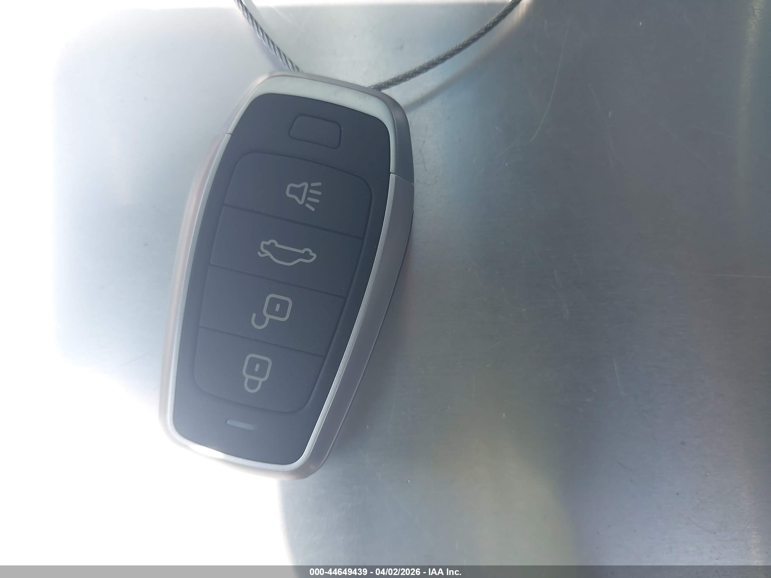 HYUNDAI GENESIS image 11