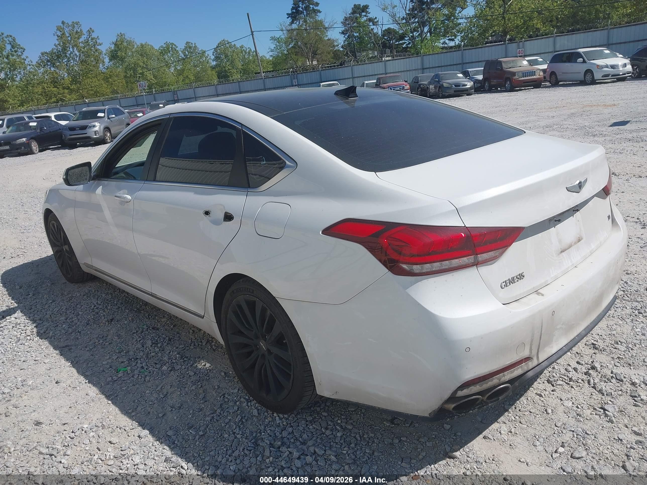 HYUNDAI GENESIS image 3