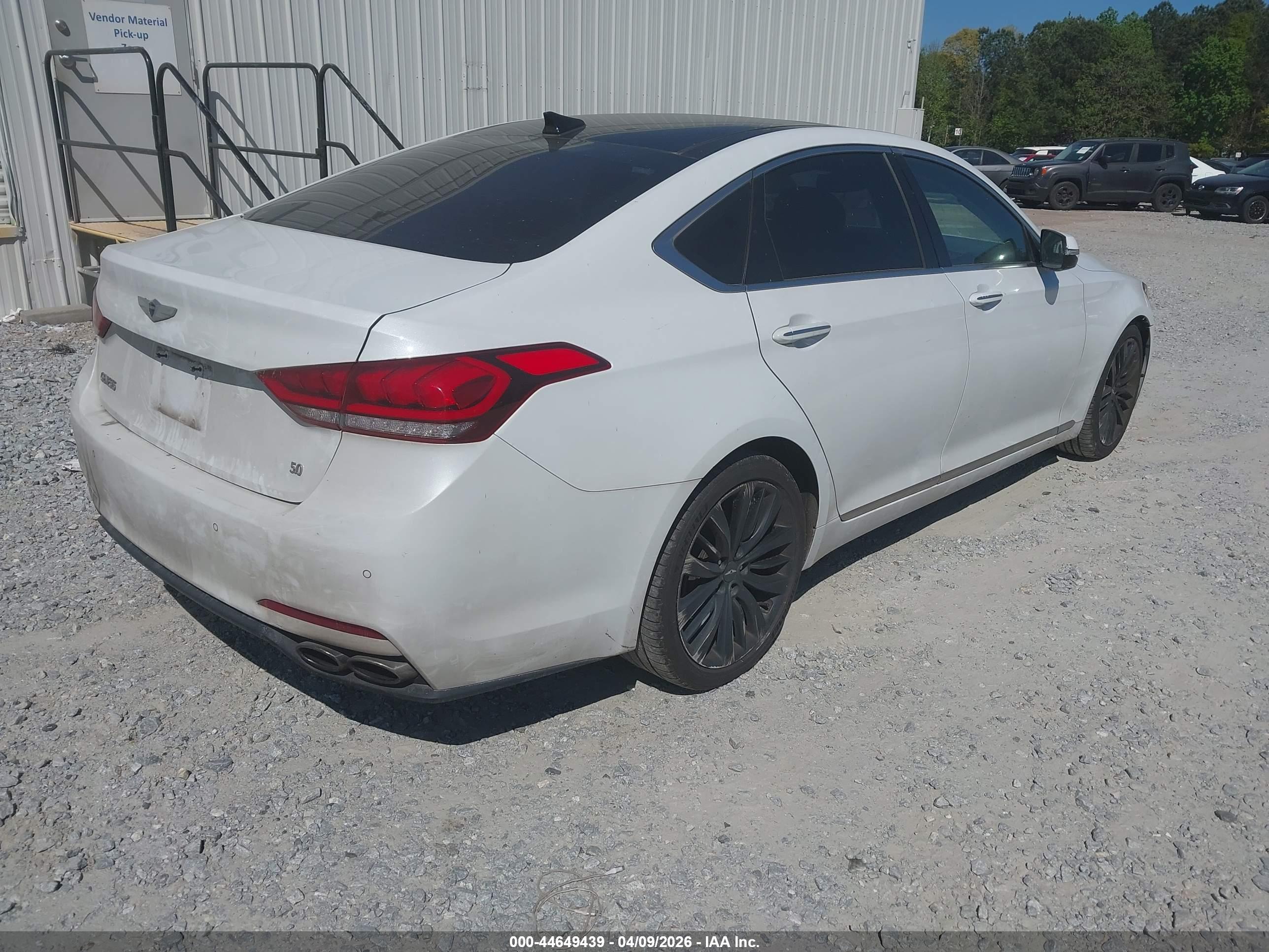 HYUNDAI GENESIS image 4