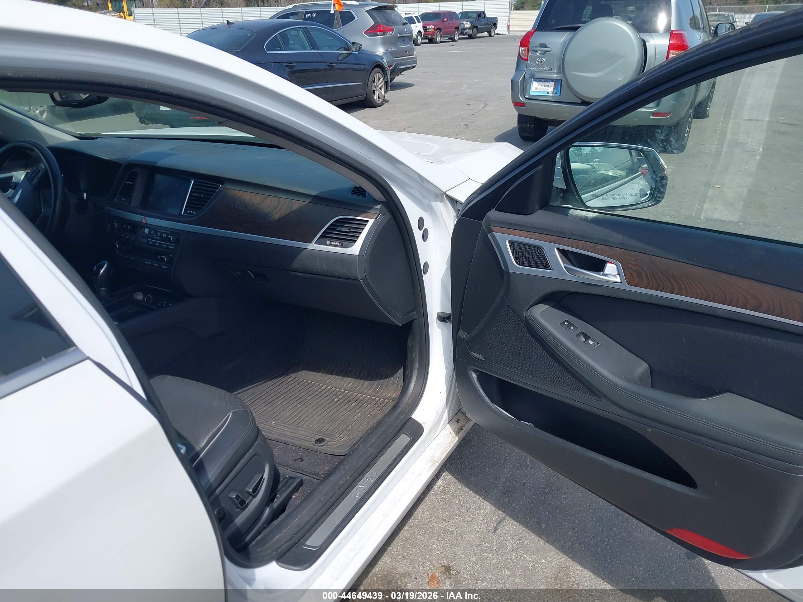 HYUNDAI GENESIS image 5