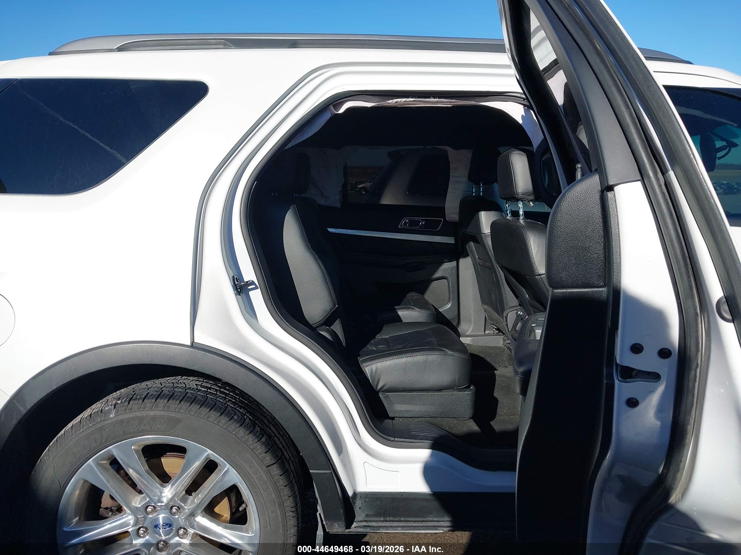 FORD EXPLORER image 8