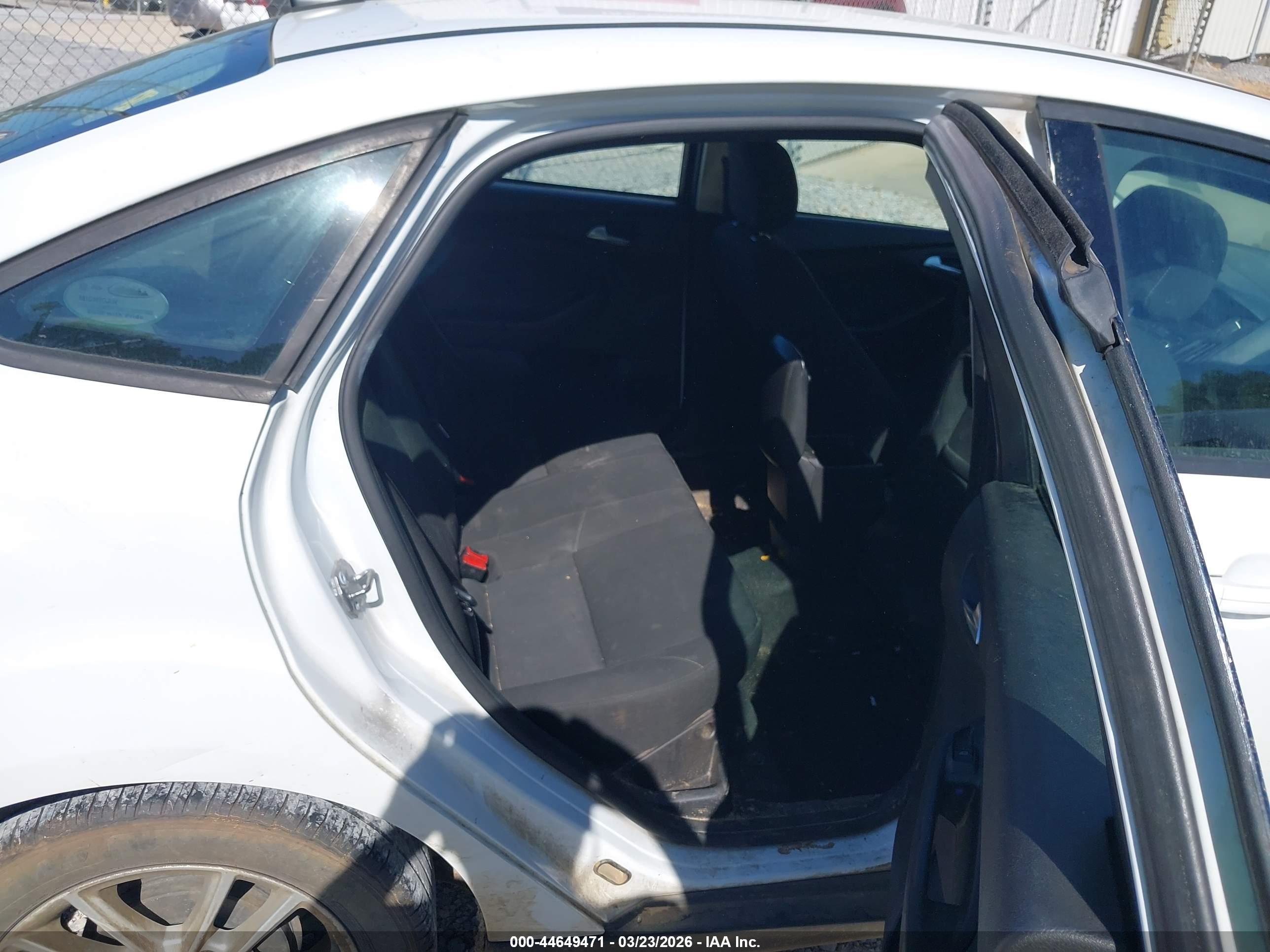 FORD FOCUS image 8
