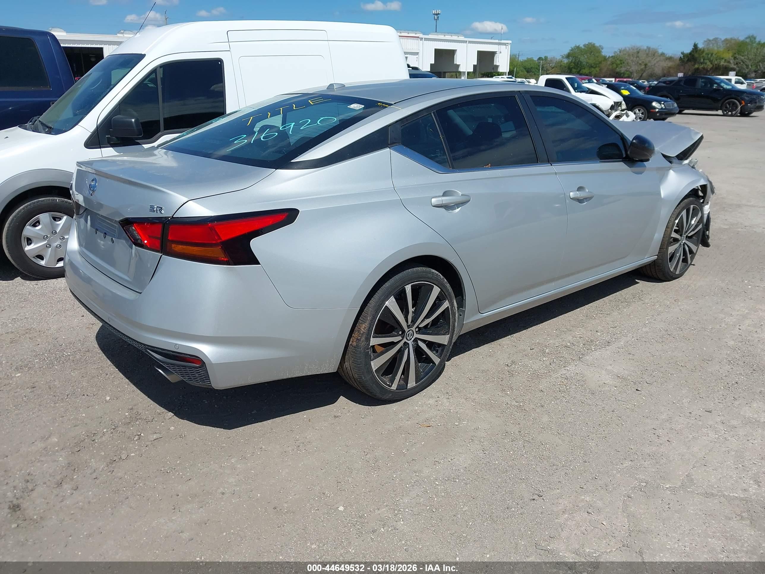 NISSAN ALTIMA image 4