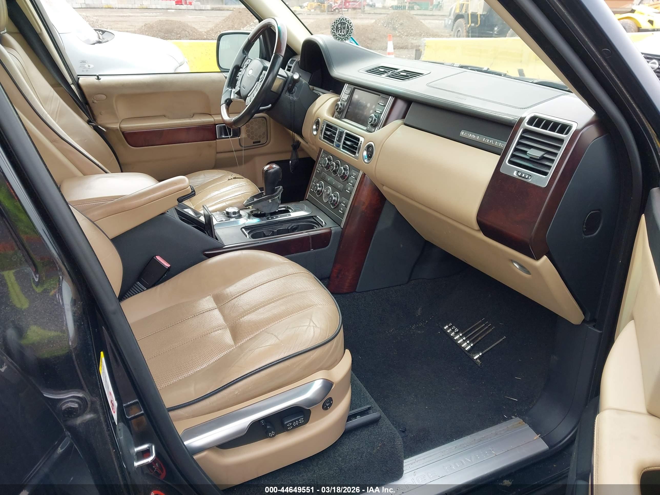 LAND ROVER image 5