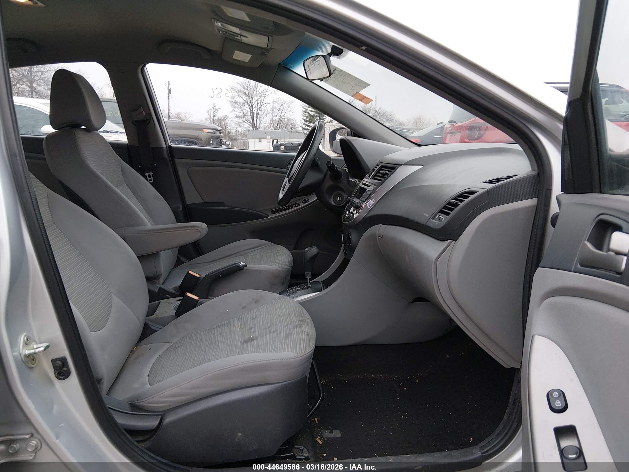 HYUNDAI ACCENT image 5
