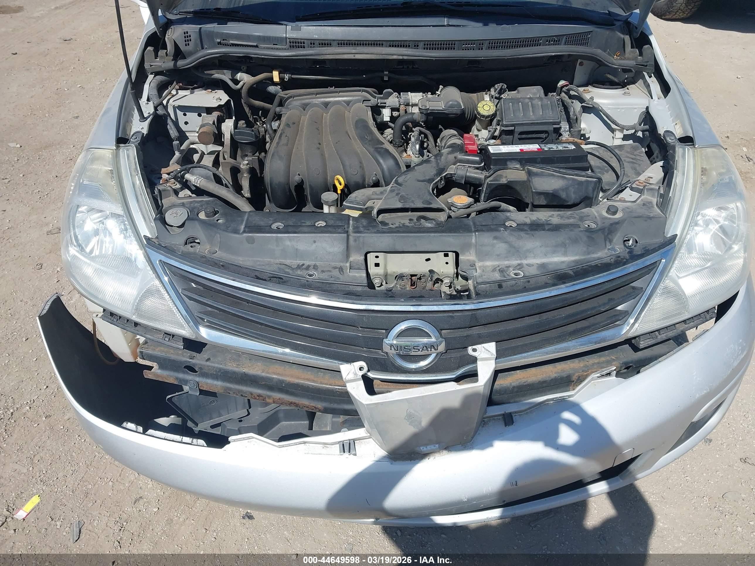 NISSAN VERSA image 10