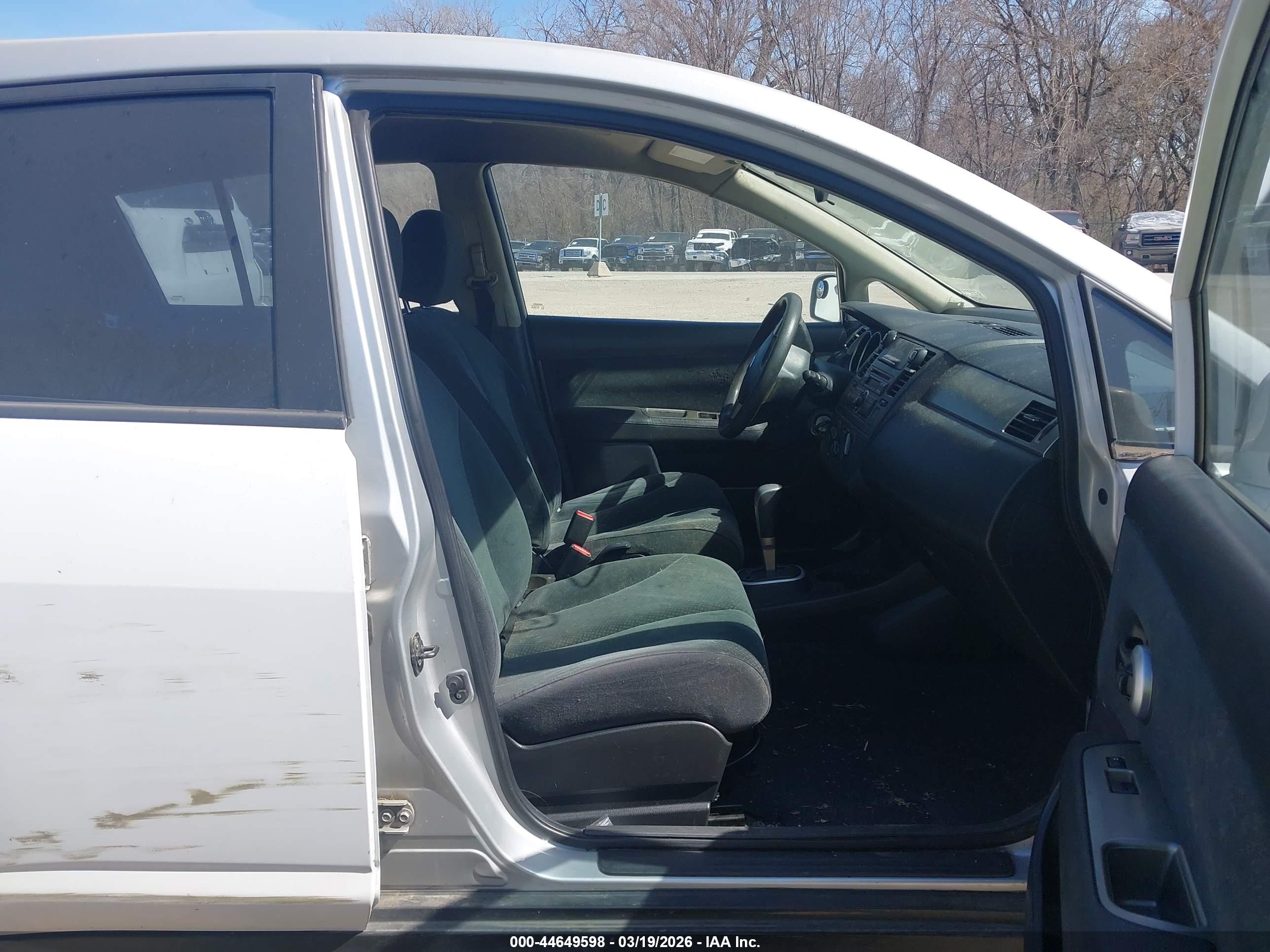 NISSAN VERSA image 5