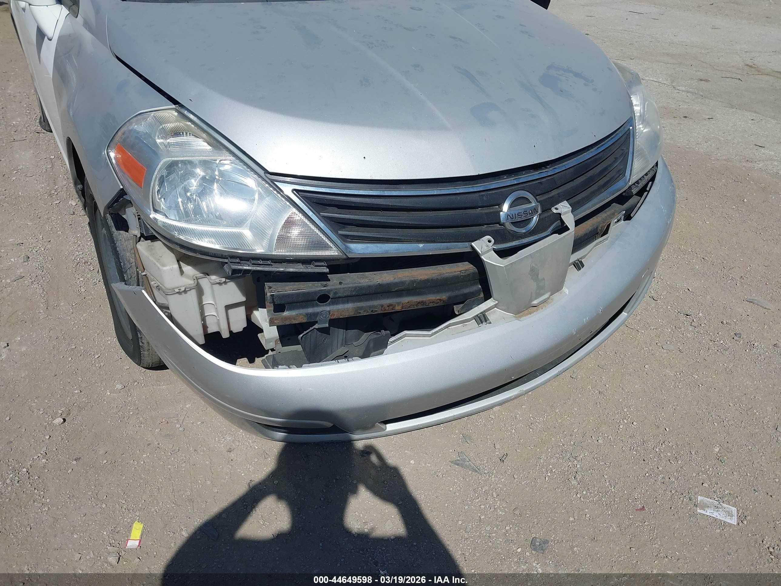 NISSAN VERSA image 6