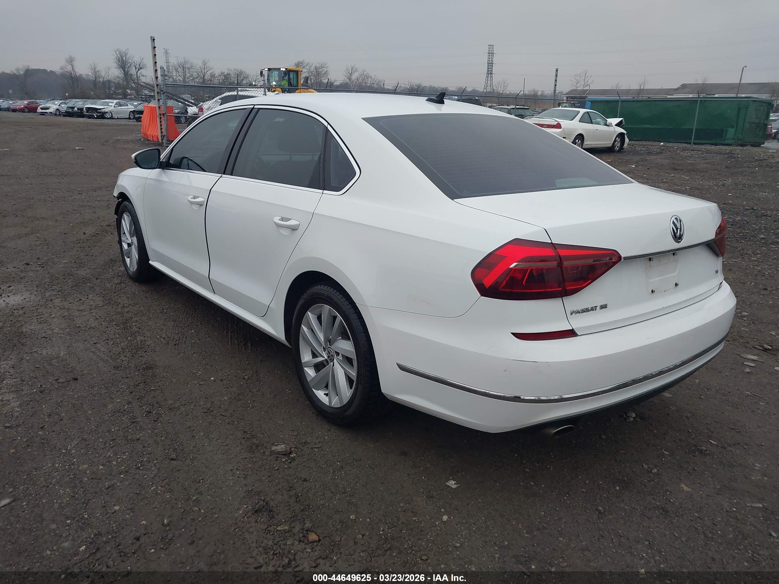 VOLKSWAGEN PASSAT image 3