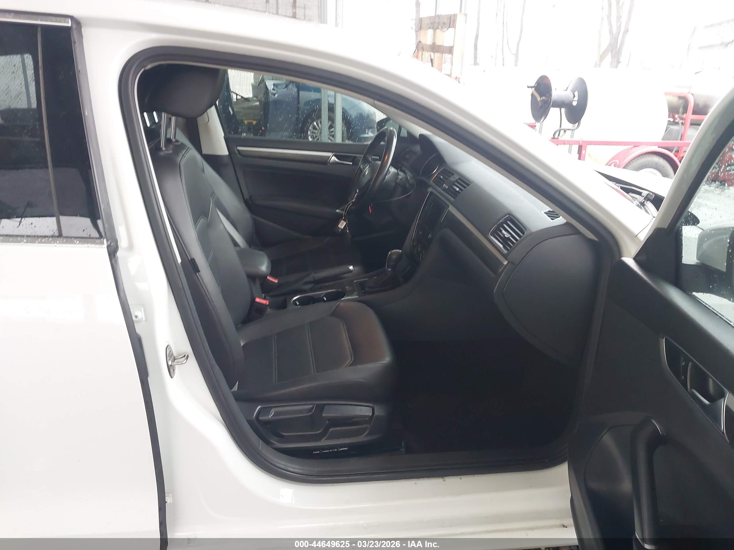 VOLKSWAGEN PASSAT image 5