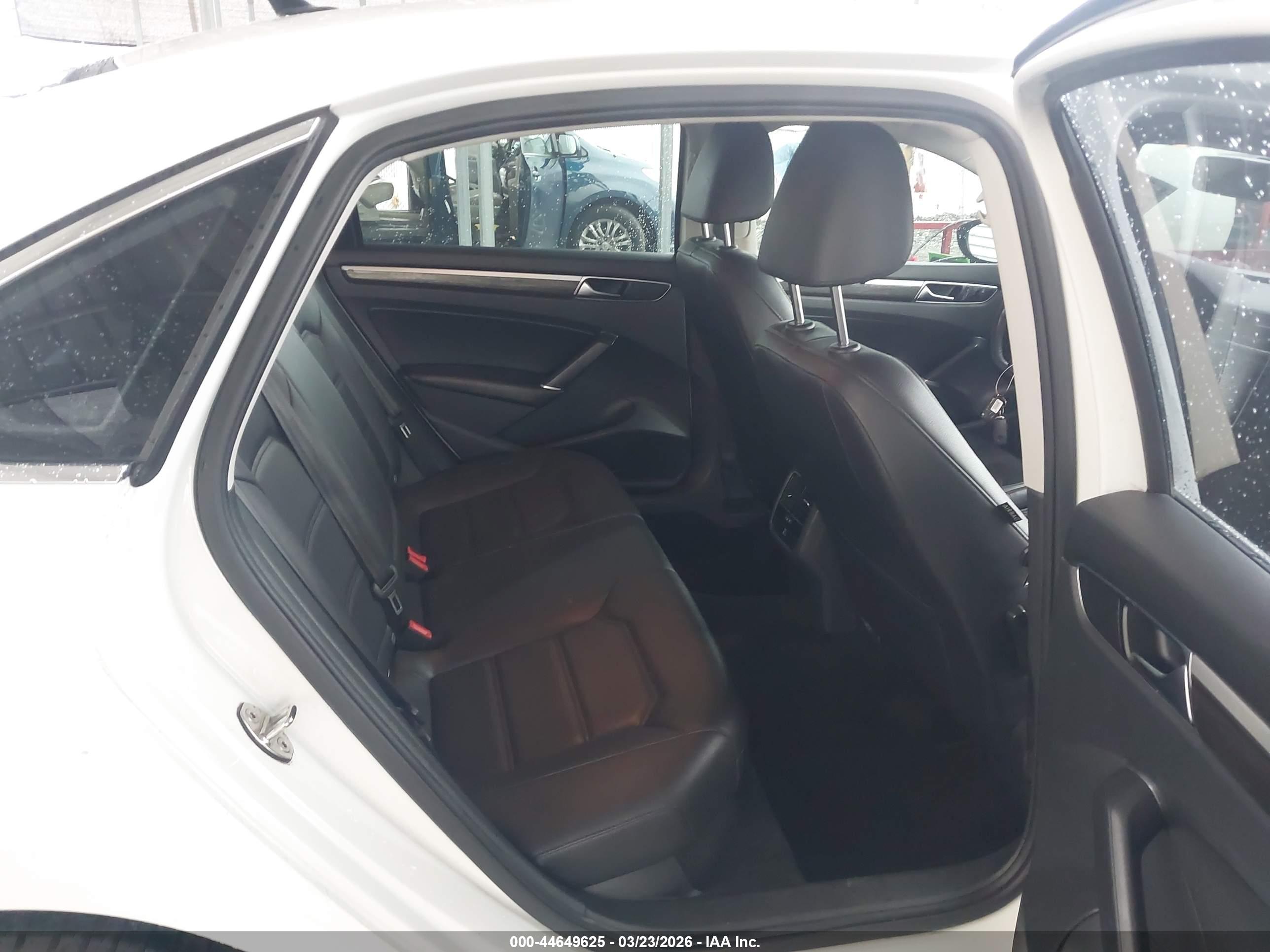 VOLKSWAGEN PASSAT image 8
