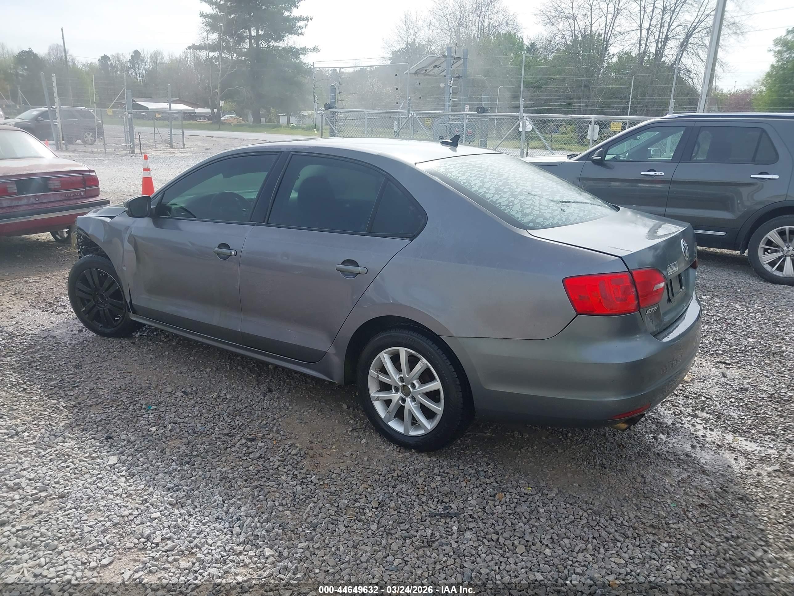 VOLKSWAGEN JETTA image 3