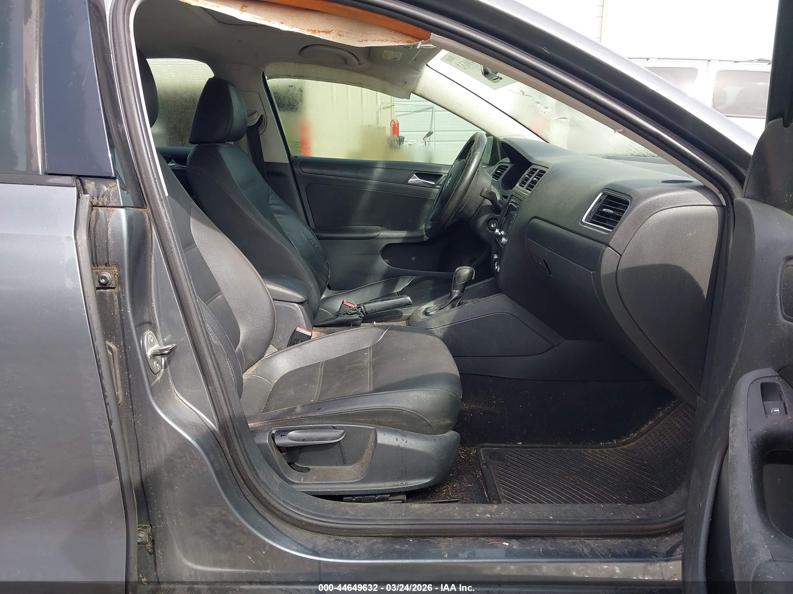 VOLKSWAGEN JETTA image 5