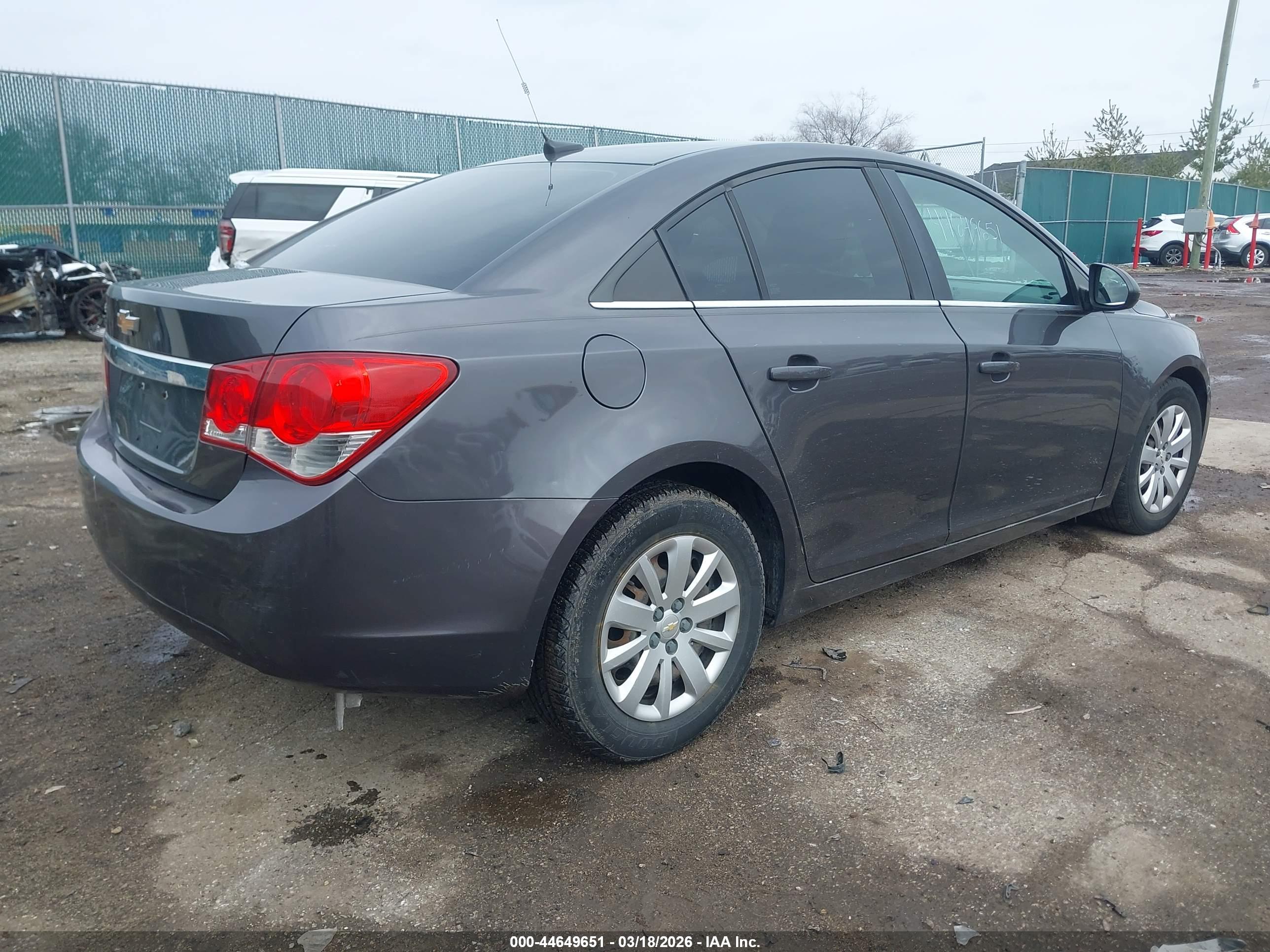 CHEVROLET CRUZE image 4