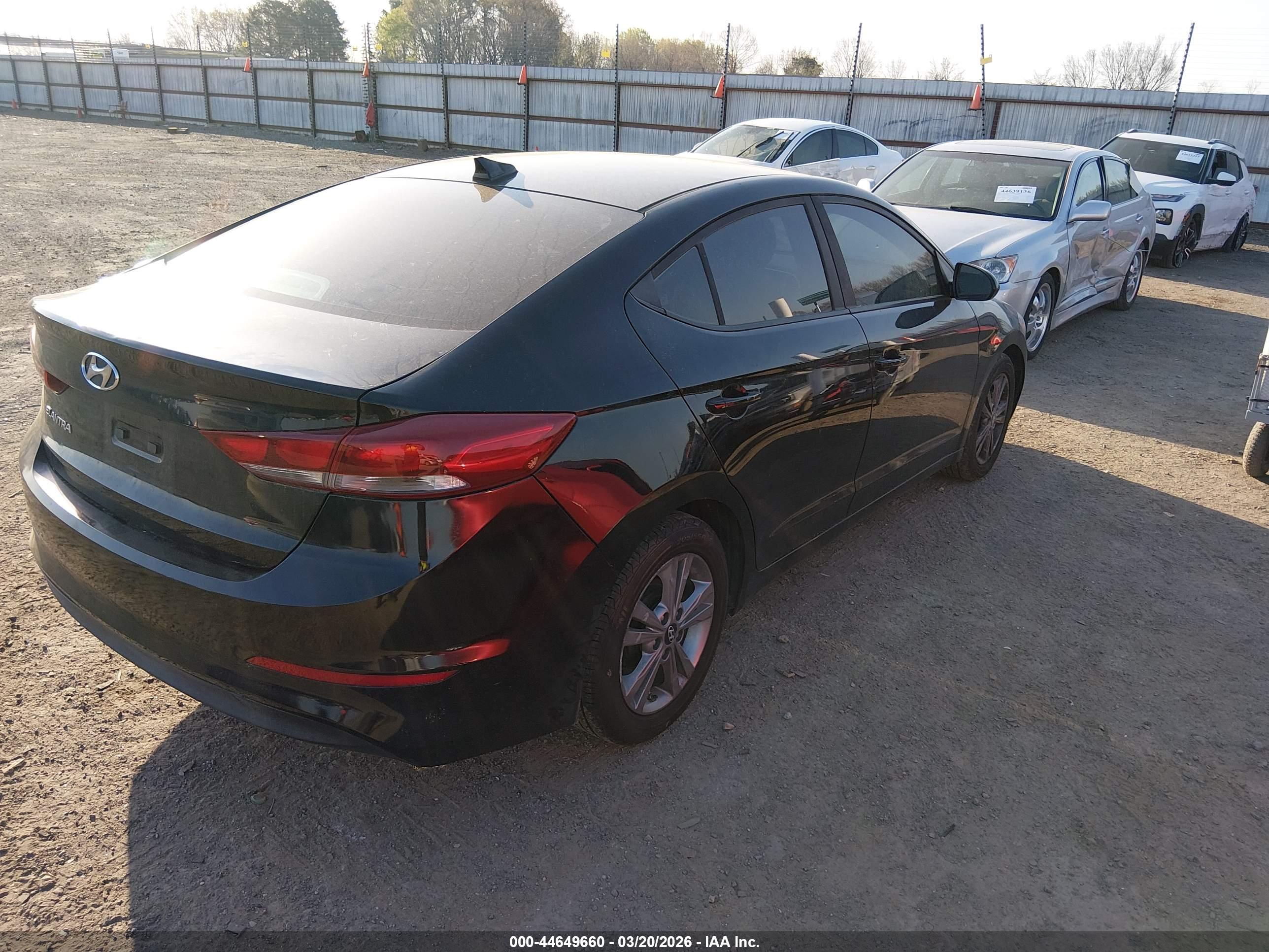 HYUNDAI ELANTRA image 4