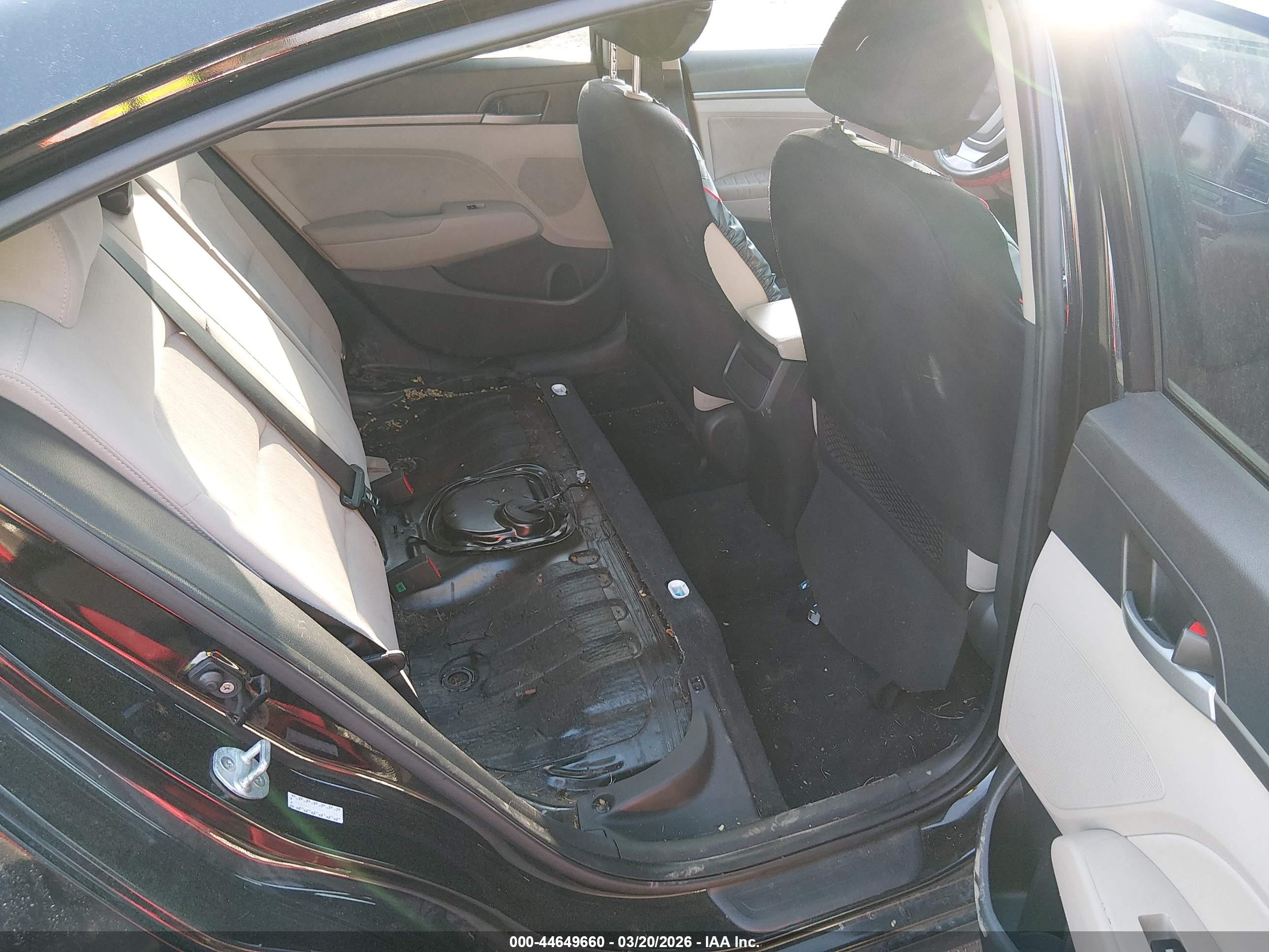 HYUNDAI ELANTRA image 8