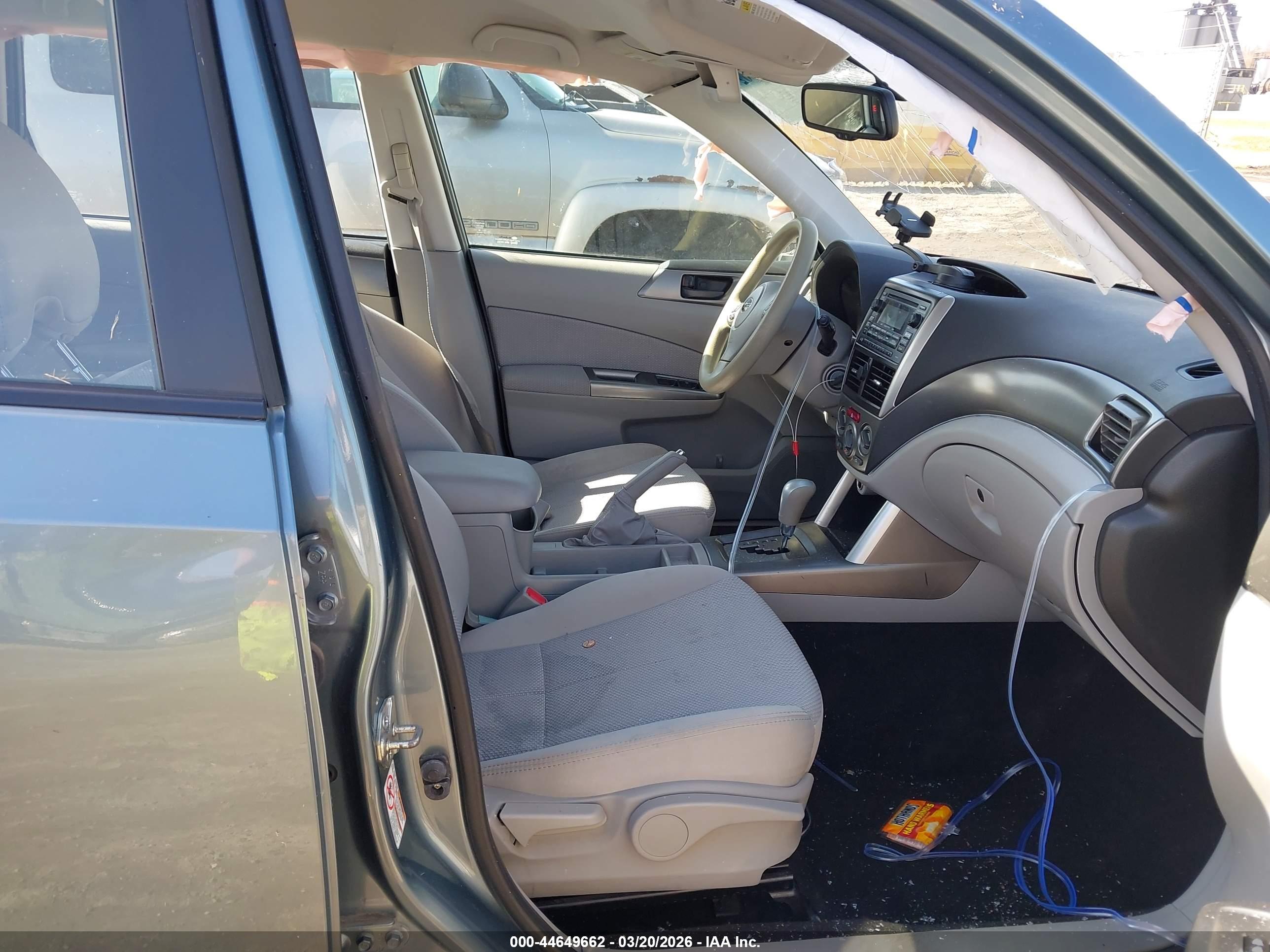SUBARU FORESTER image 5