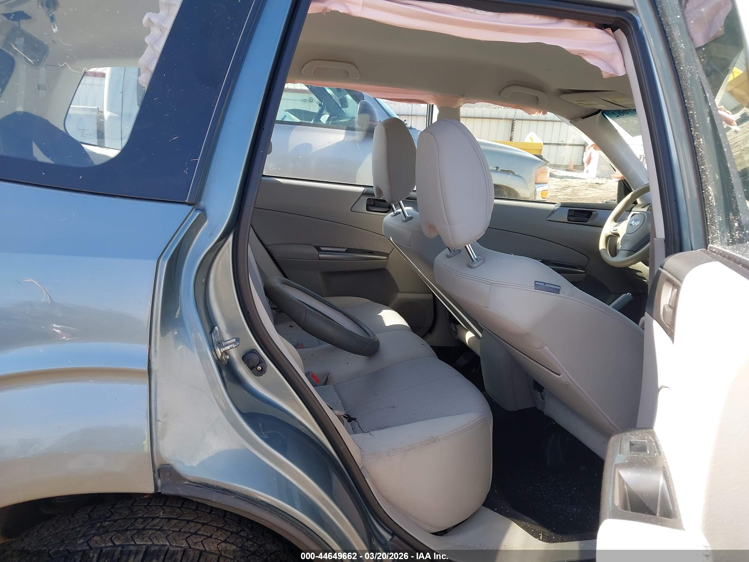 SUBARU FORESTER image 8