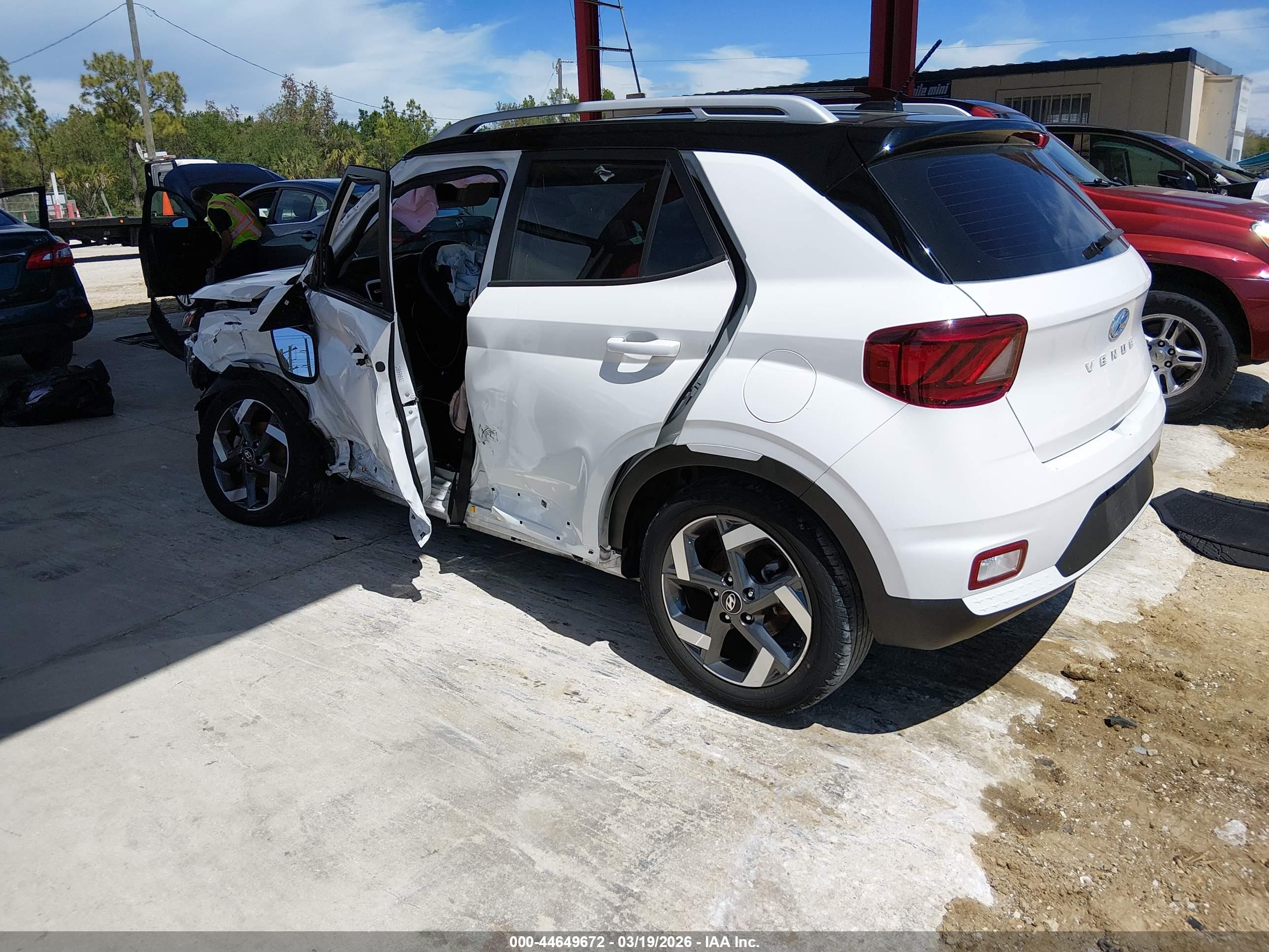 HYUNDAI VENUE image 3