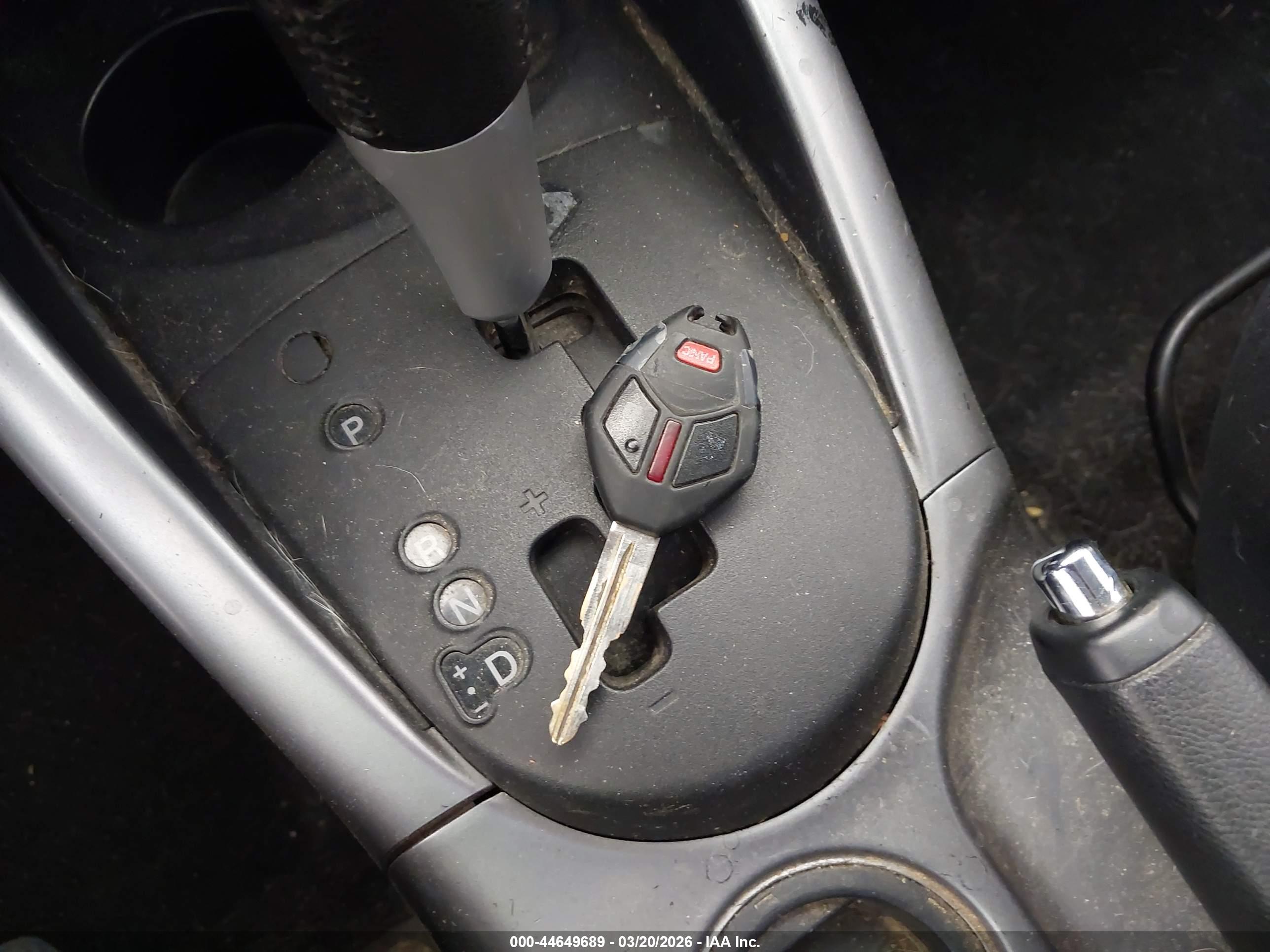 MITSUBISHI OUTLANDER image 11