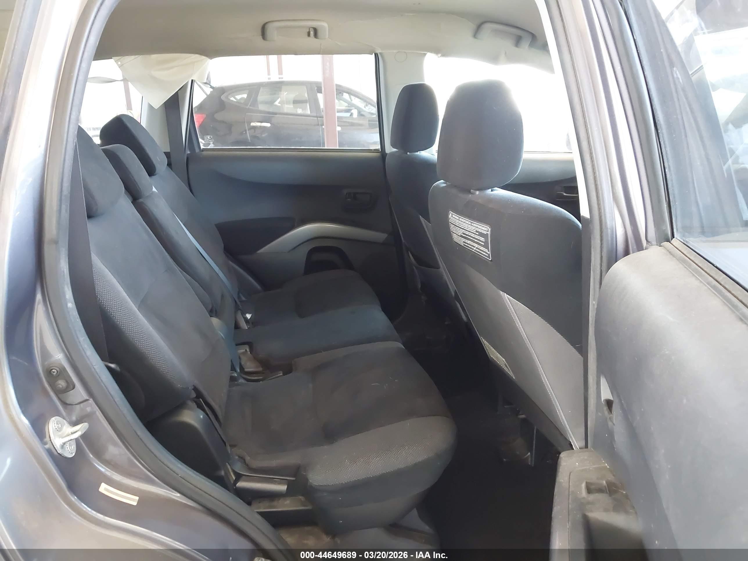 MITSUBISHI OUTLANDER image 8