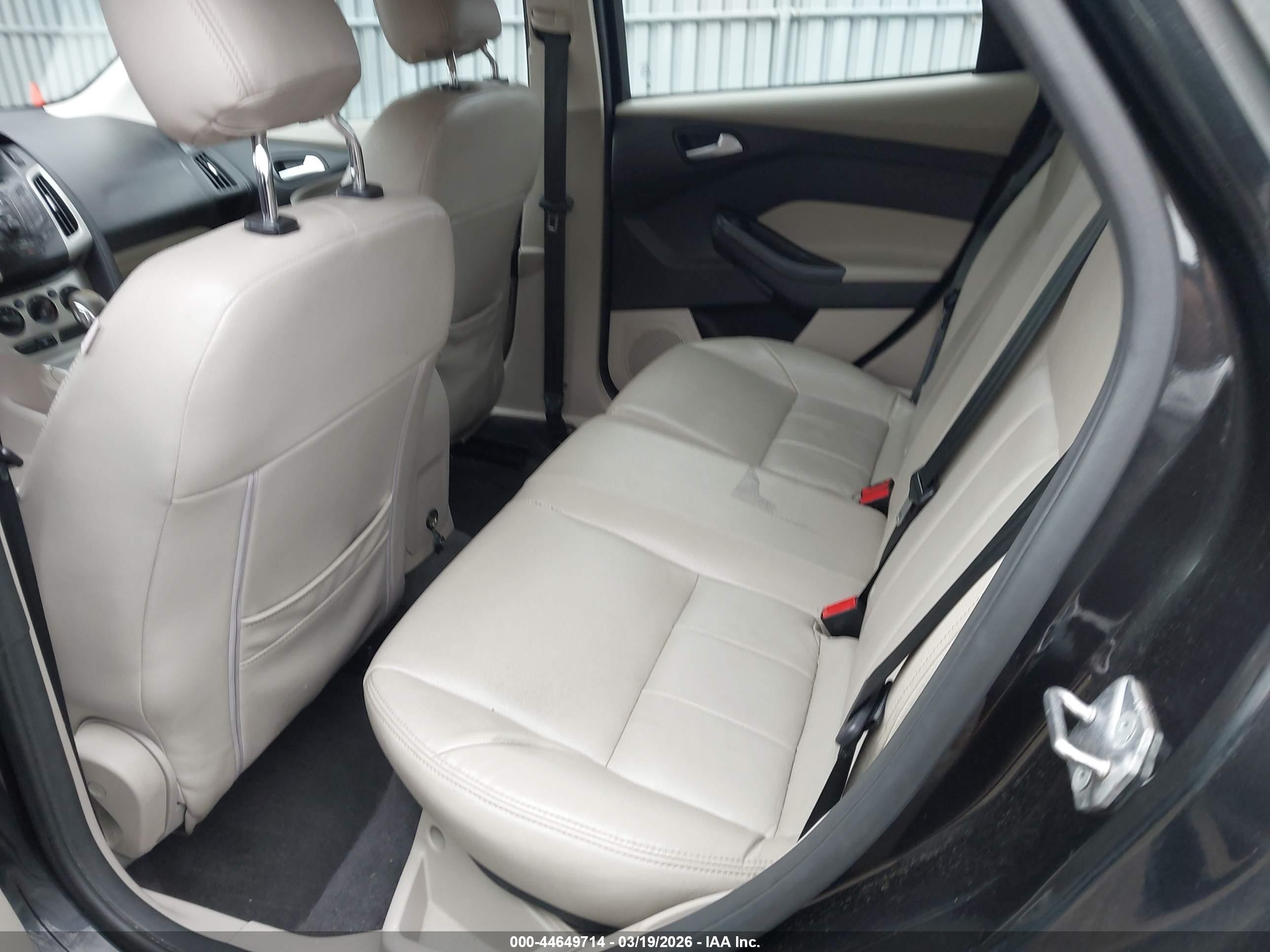 FORD FOCUS image 8