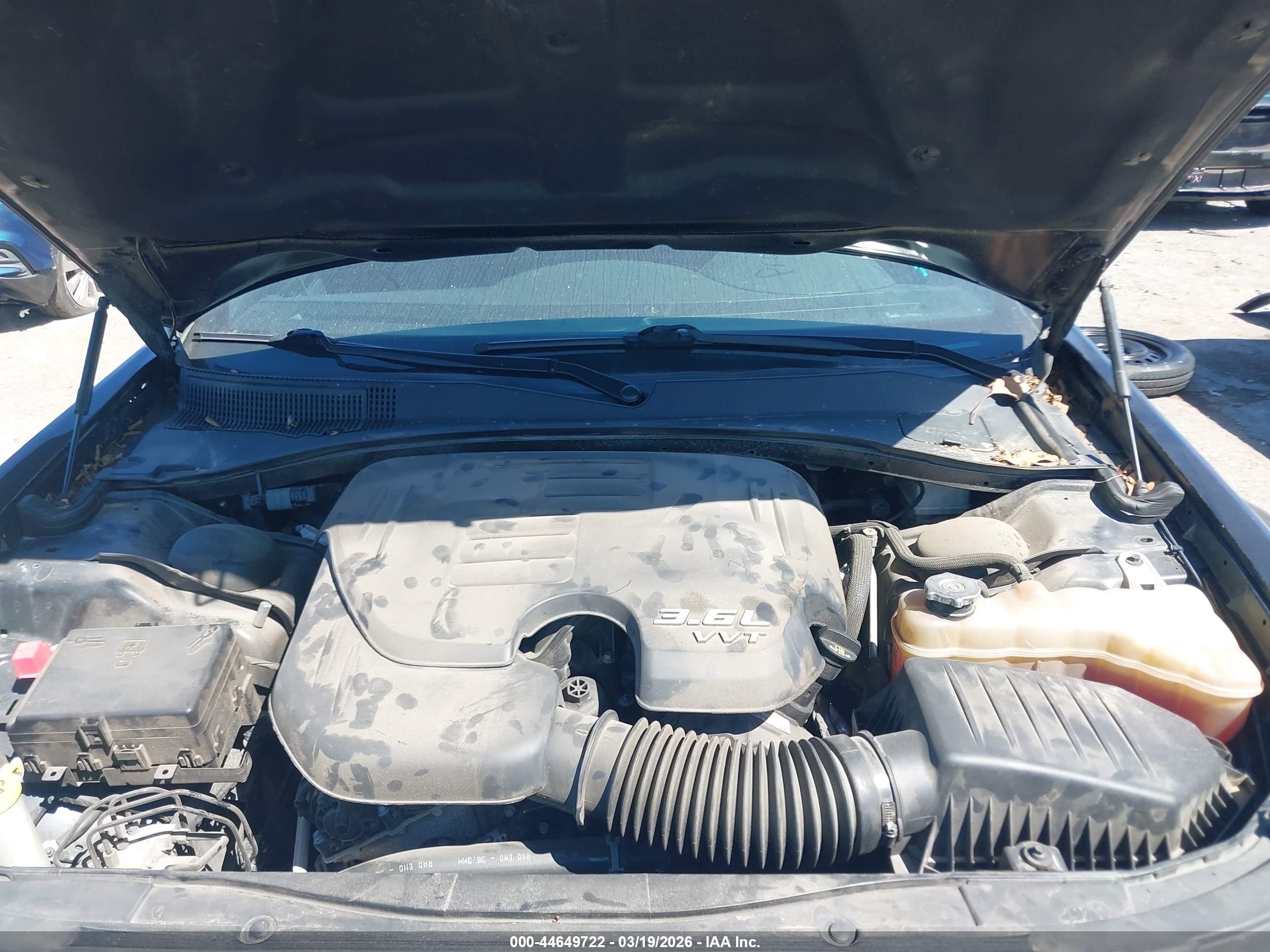 CHRYSLER 300 image 10